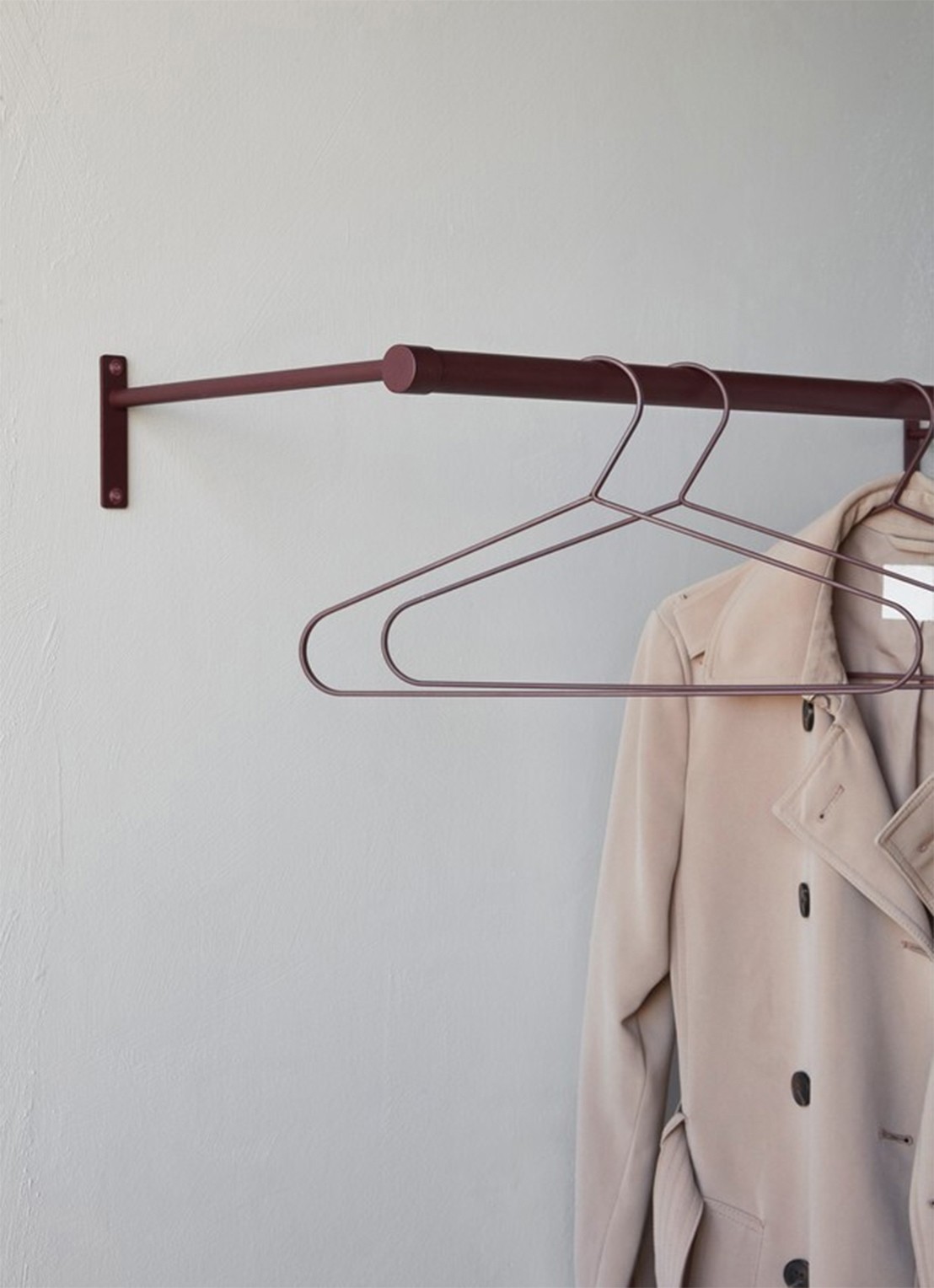 Mette Ditmer Hang-It kledinghanger set van 2 - voorkant 7 bordeauxrood