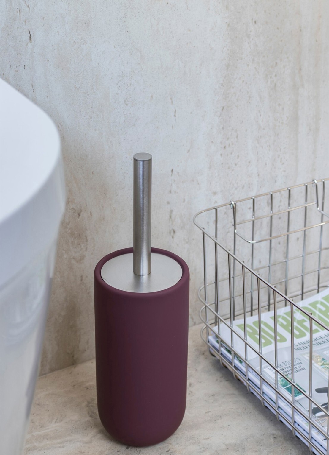 Mette Ditmer Lotus Play toiletborstel houder  - detail bordeauxrood