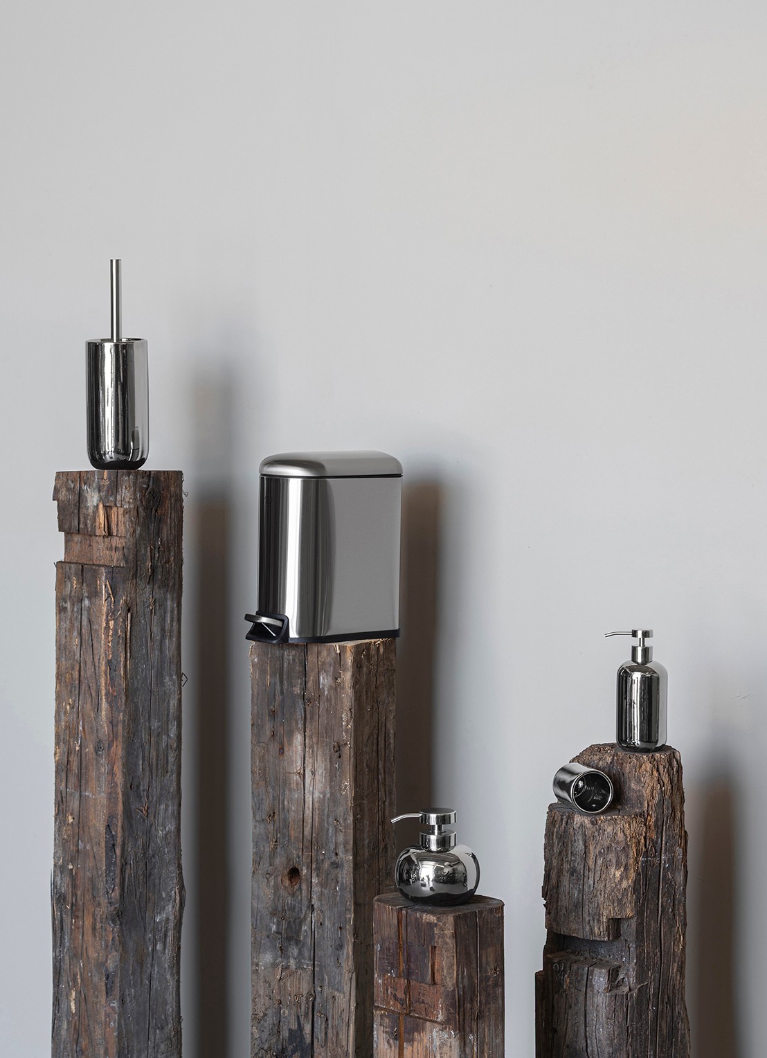 Mette Ditmer Lotus toiletborstel met houder - detail zilver
