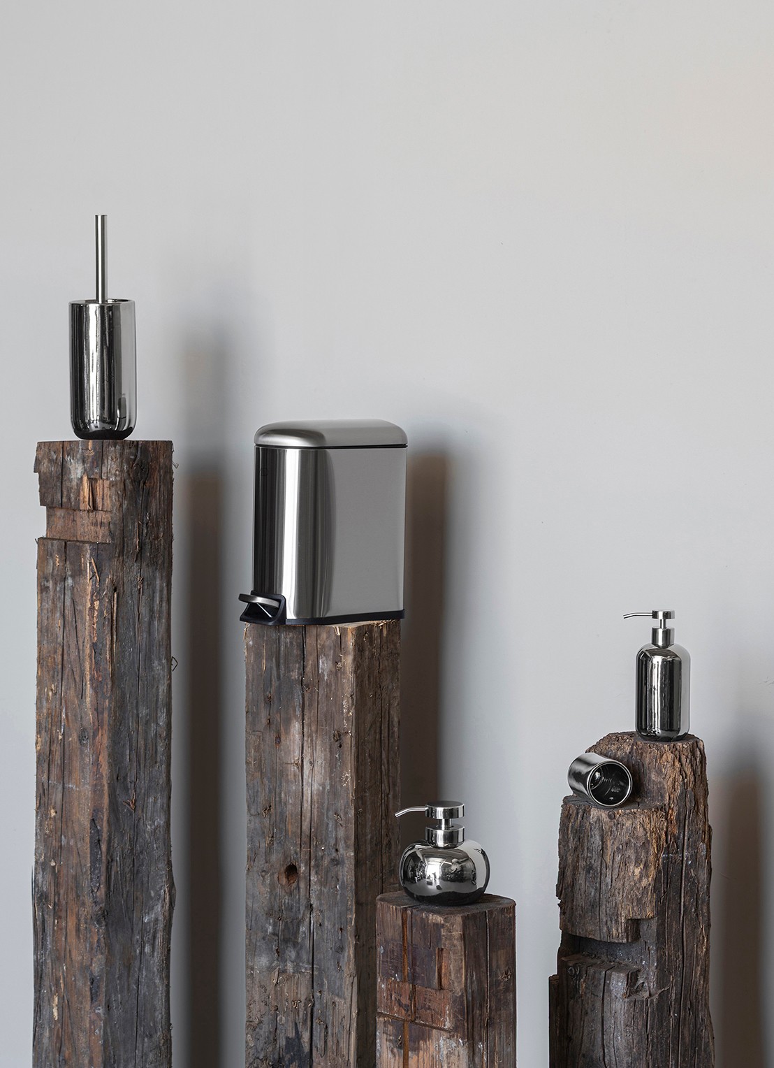 Mette Ditmer Lotus zeepdispenser - detail 4 zilver