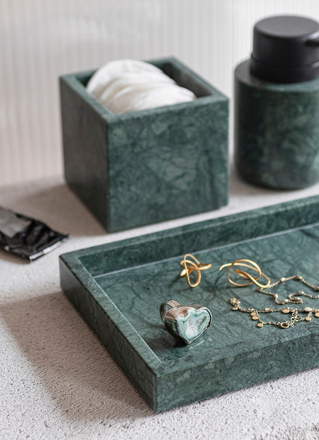 Mette Ditmer Marble schaal 31 x 16 cm - voorkant 2 donkergroen
