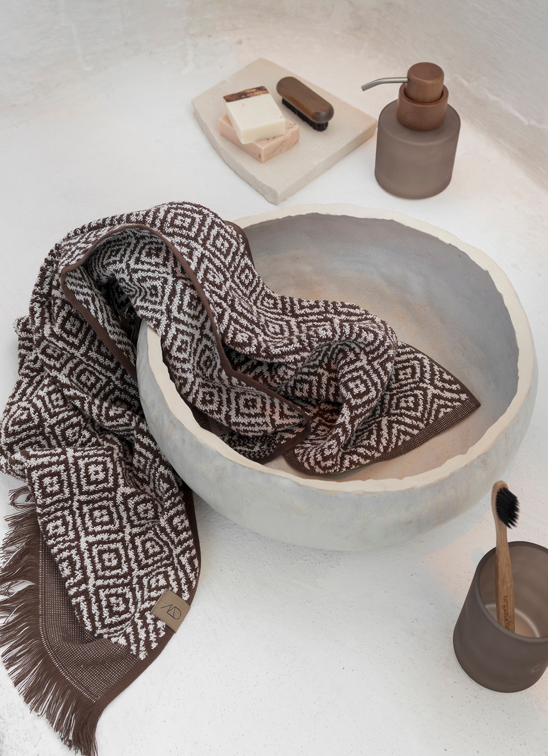 Mette Ditmer Morocco badhanddoek - 550 gr/m2 - 135 x 70 cm - voorkant 2 chocoladebruin