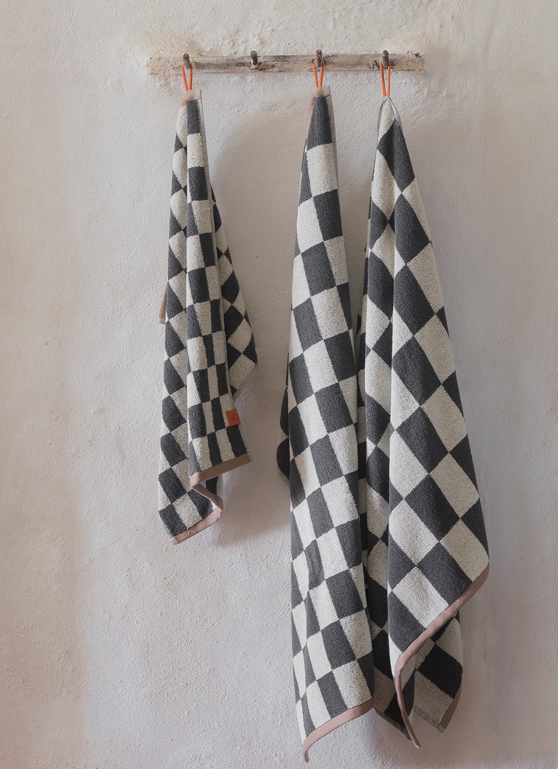 Mette Ditmer Retro badhanddoek - 550 gr/m2 - 133 x 70 cm - detail 3 antraciet