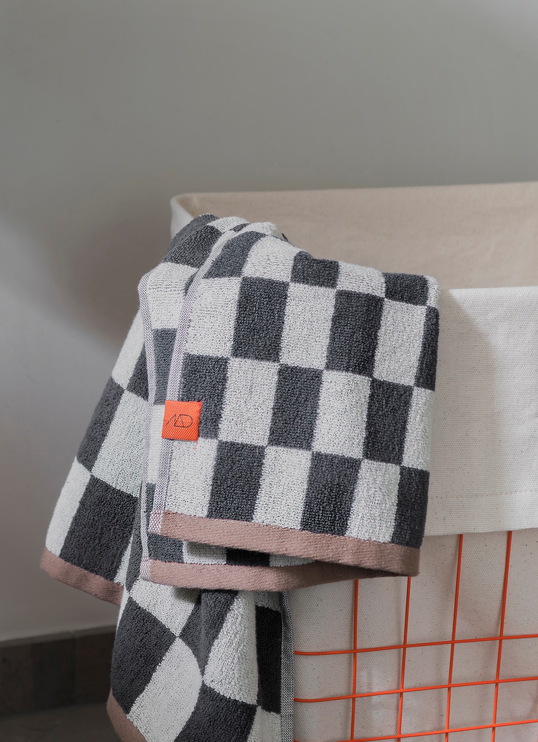 Mette Ditmer Retro badhanddoek - 550 gr/m2 - 133 x 70 cm - detail 5 antraciet