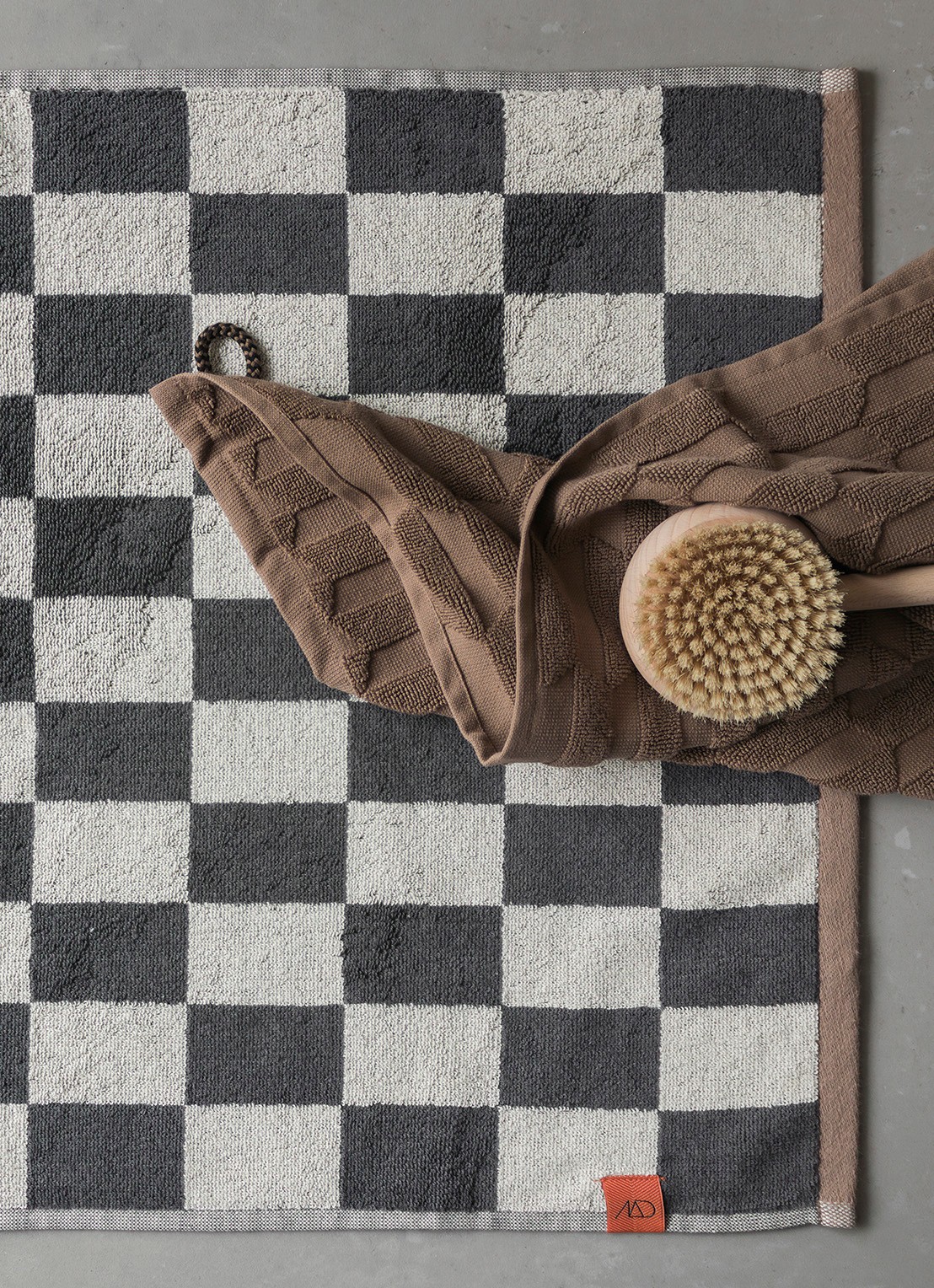 Mette Ditmer Retro badmat - 550 gr/m2 - 80 x 50 cm - voorkant 2 antraciet