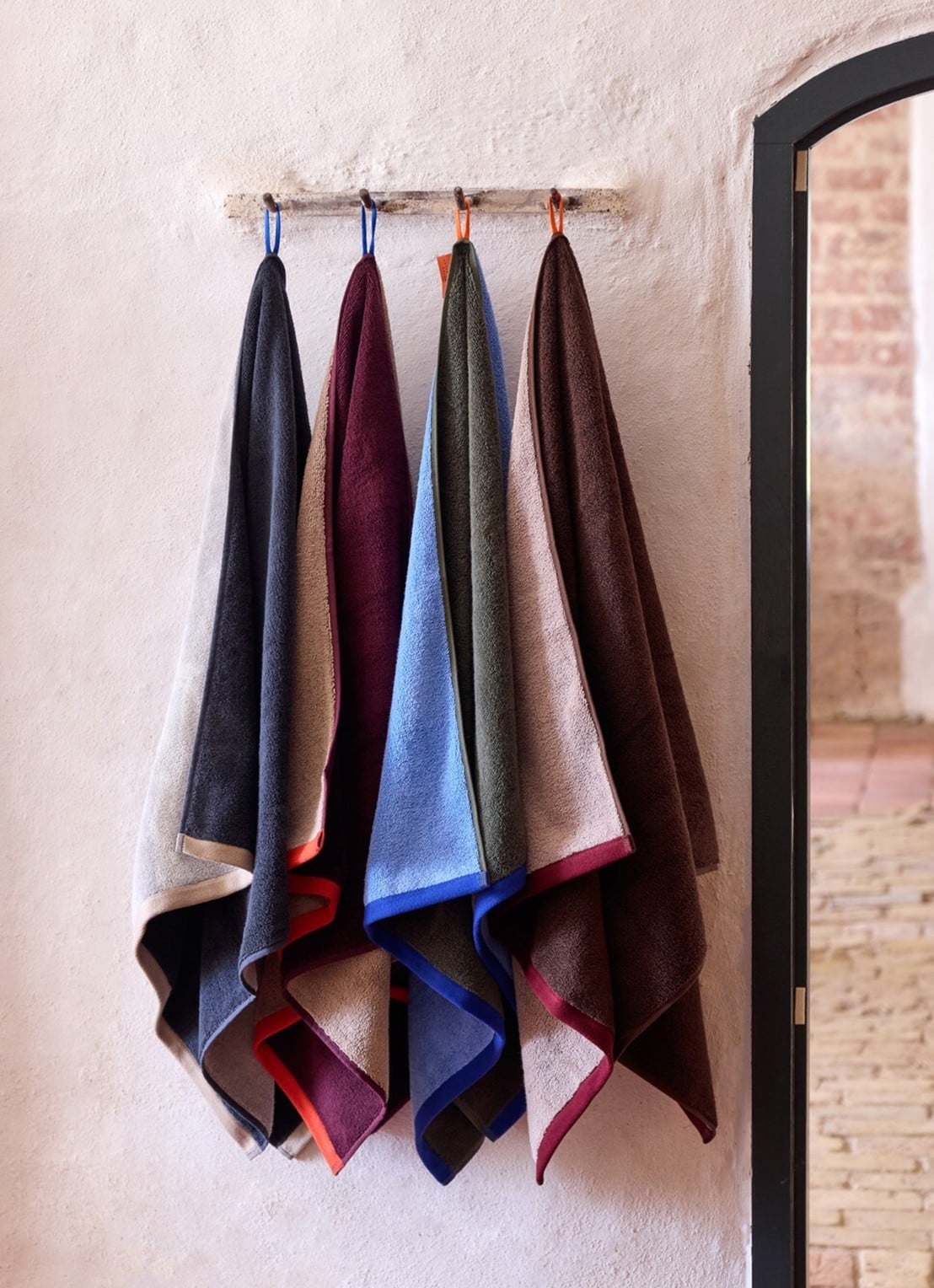 Mette Ditmer Soft badhanddoek - 70 x 133 cm - achterkant 4 bordeauxrood