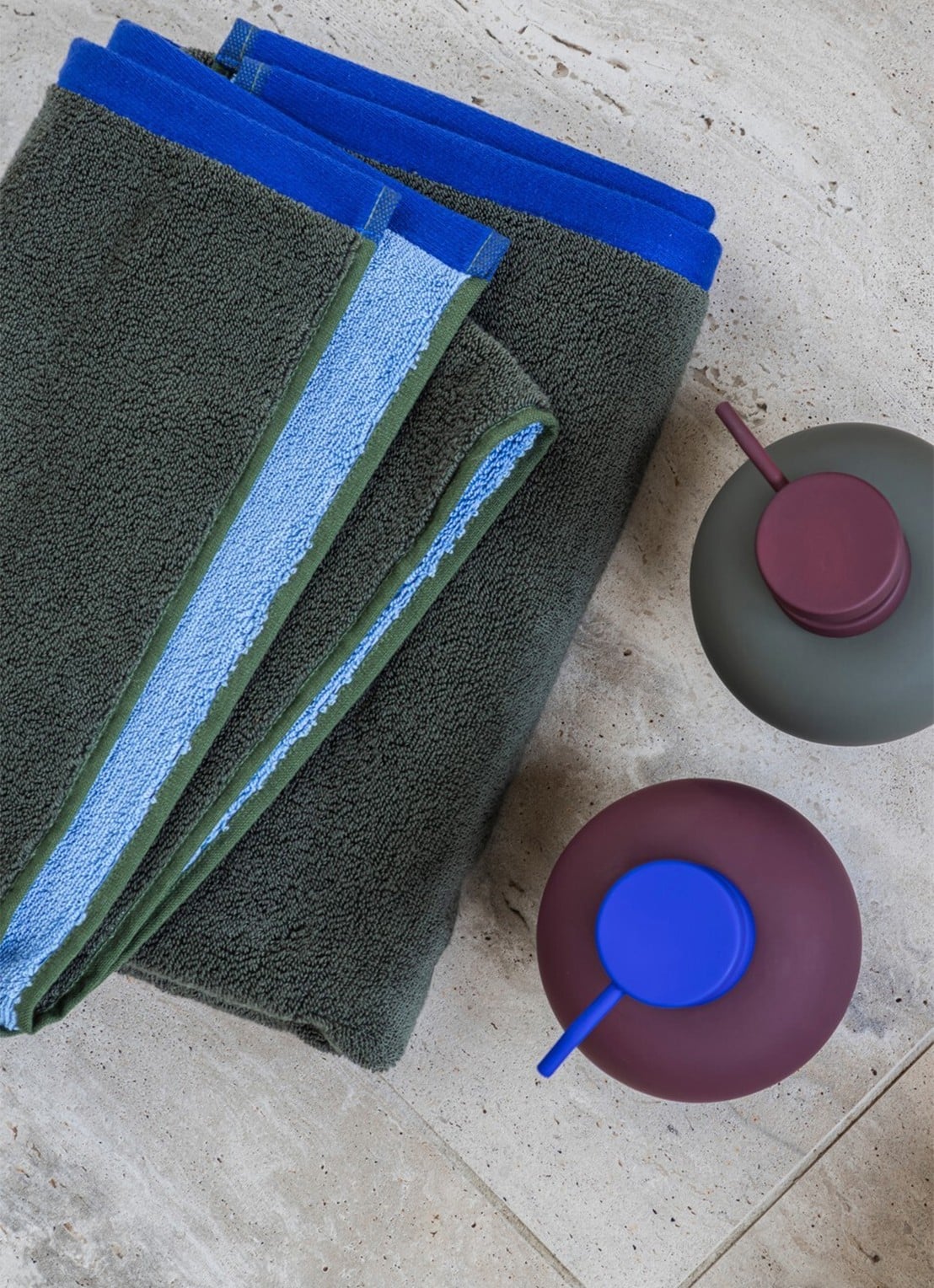 Mette Ditmer Soft badhanddoek - 70 x 133 cm - detail olijfgroen