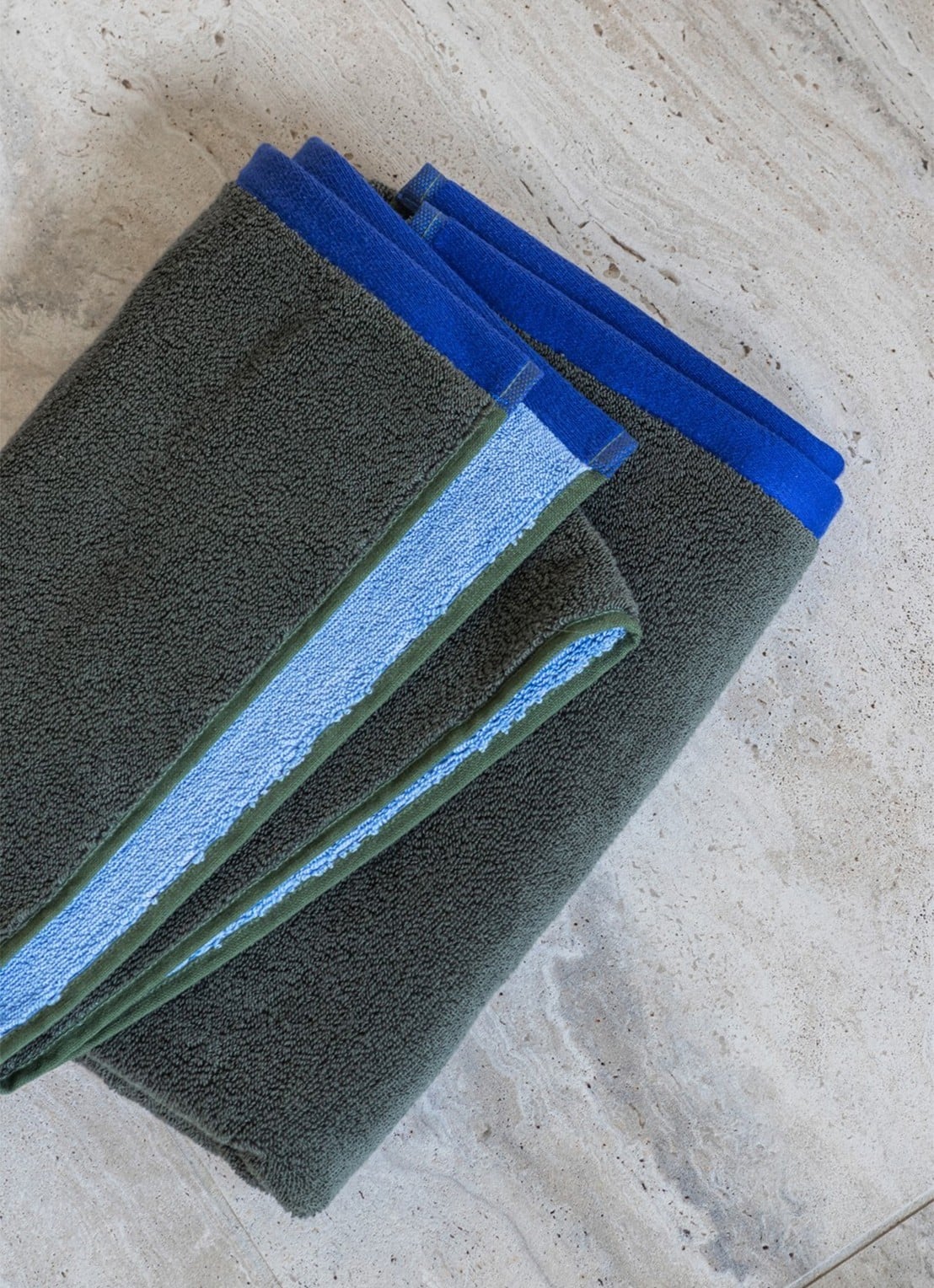 Mette Ditmer Soft badhanddoek - 70 x 133 cm - detail 2 olijfgroen