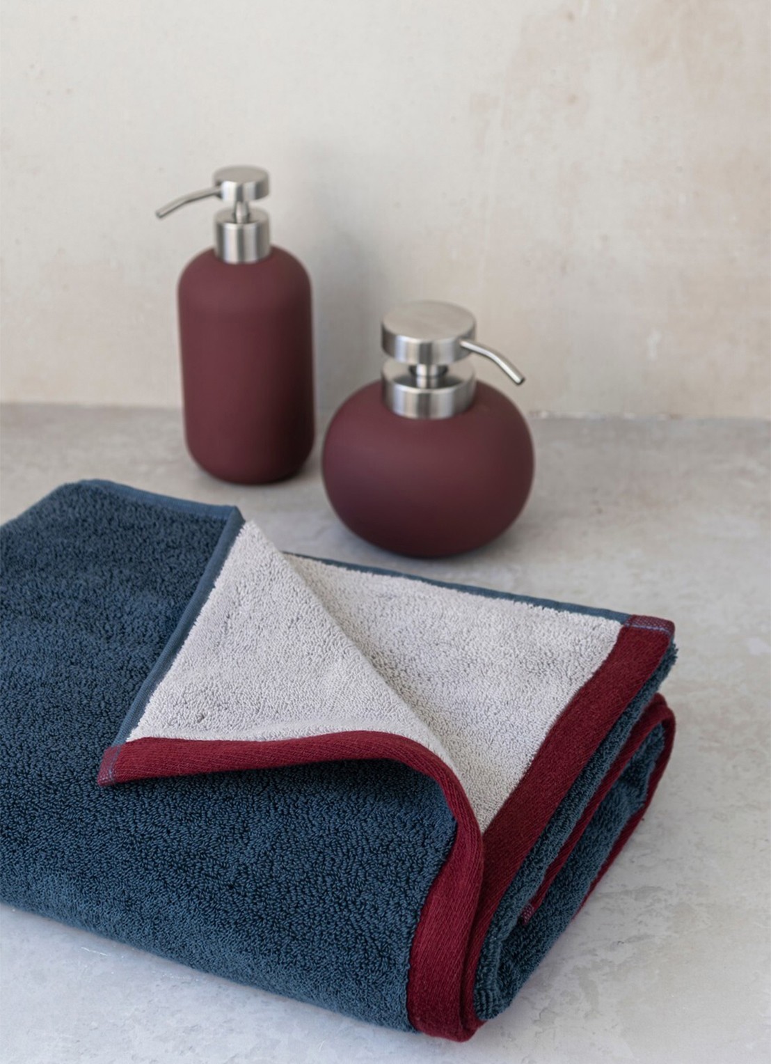 Mette Ditmer Soft gastendoek - 55 x 40 cm set van 2 - voorkant 3 donkerblauw
