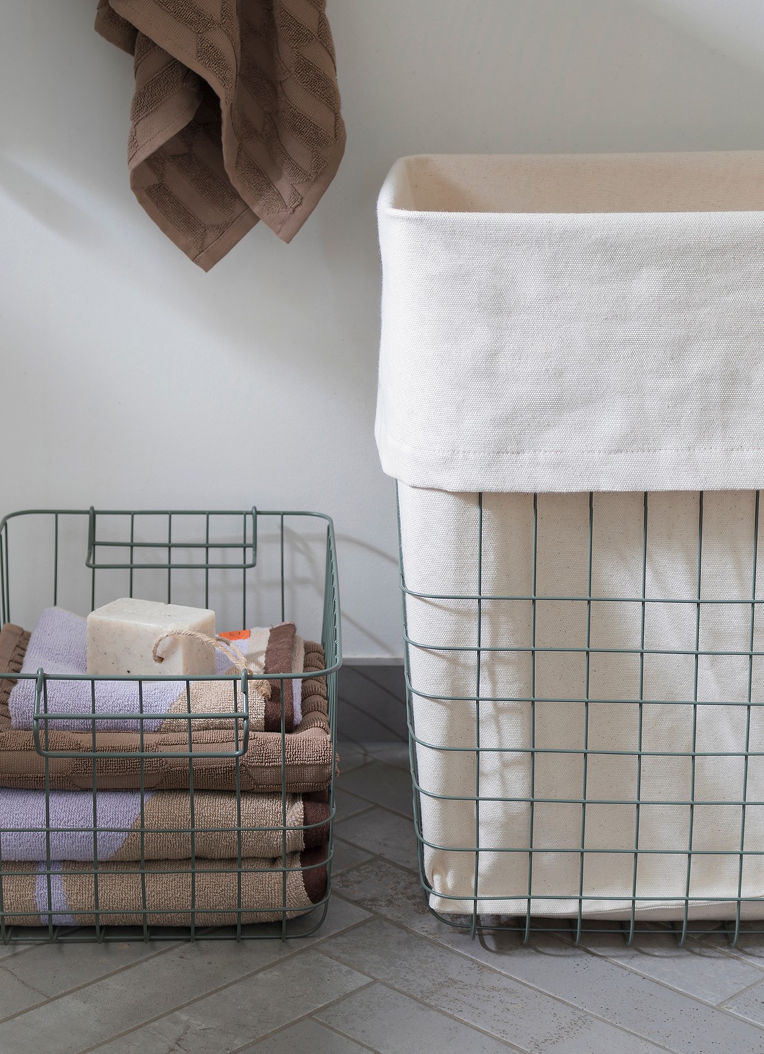 Mette Ditmer Store-it mand 37 x 26 x 20 cm - voorkant 6 groen