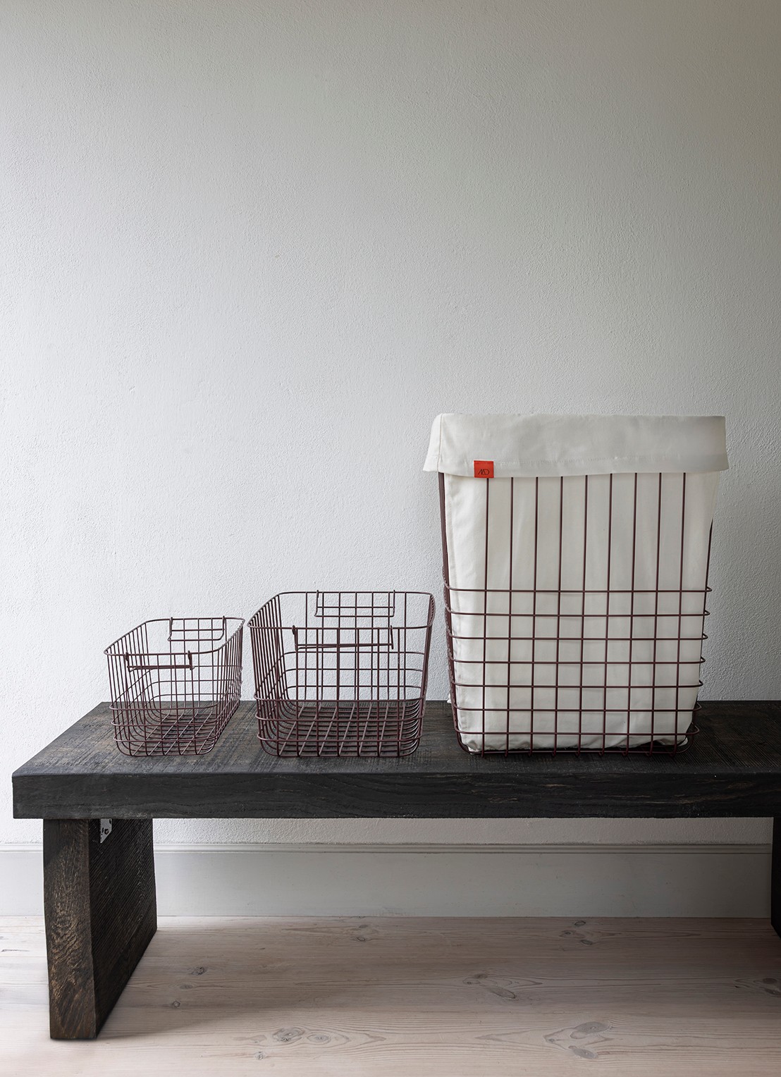 Mette Ditmer Store-it mand 40 x 32 x 50 cm - achterkant bordeauxrood