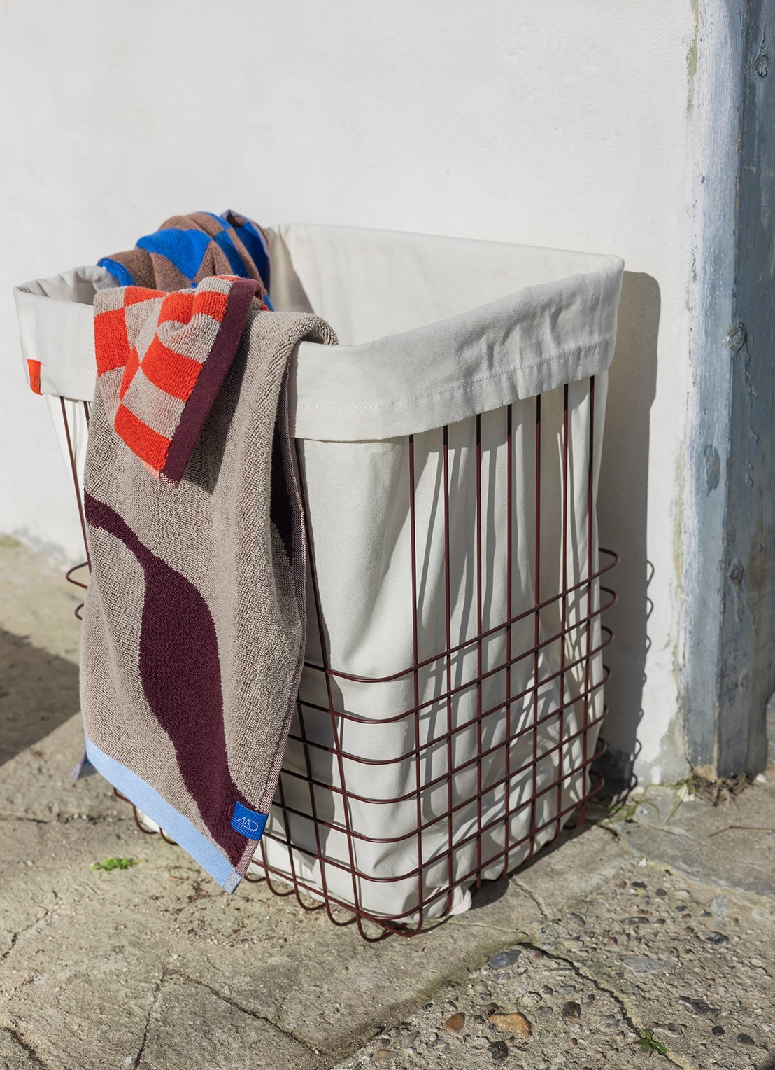 Mette Ditmer Store-it mand 40 x 32 x 50 cm - detail 3 bordeauxrood