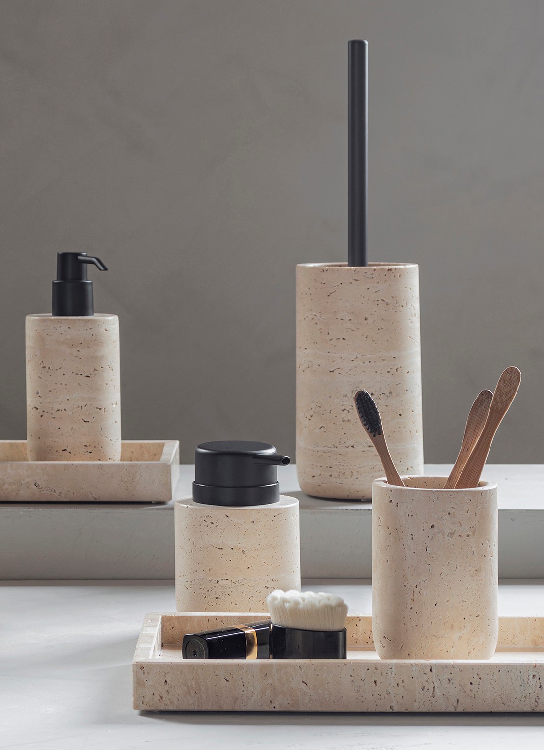 Mette Ditmer Traventine toiletborstel met houder - detail creme