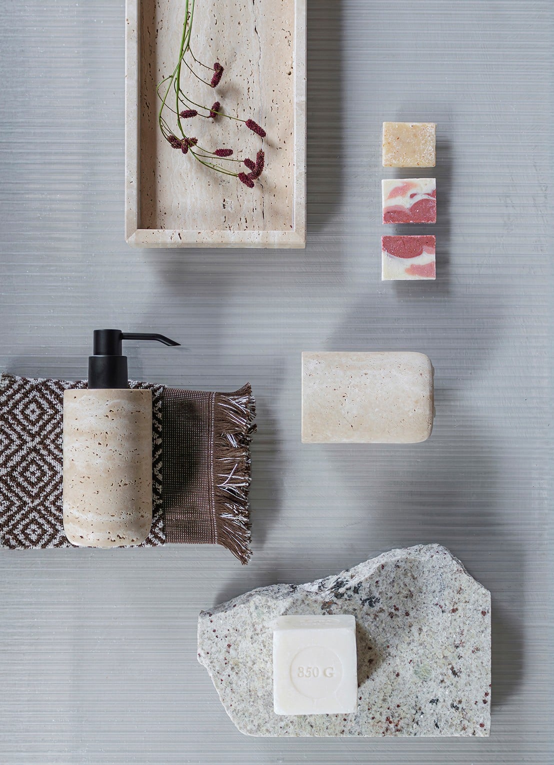 Mette Ditmer Travertine tandenborstelhouder van travertijn - detail beige
