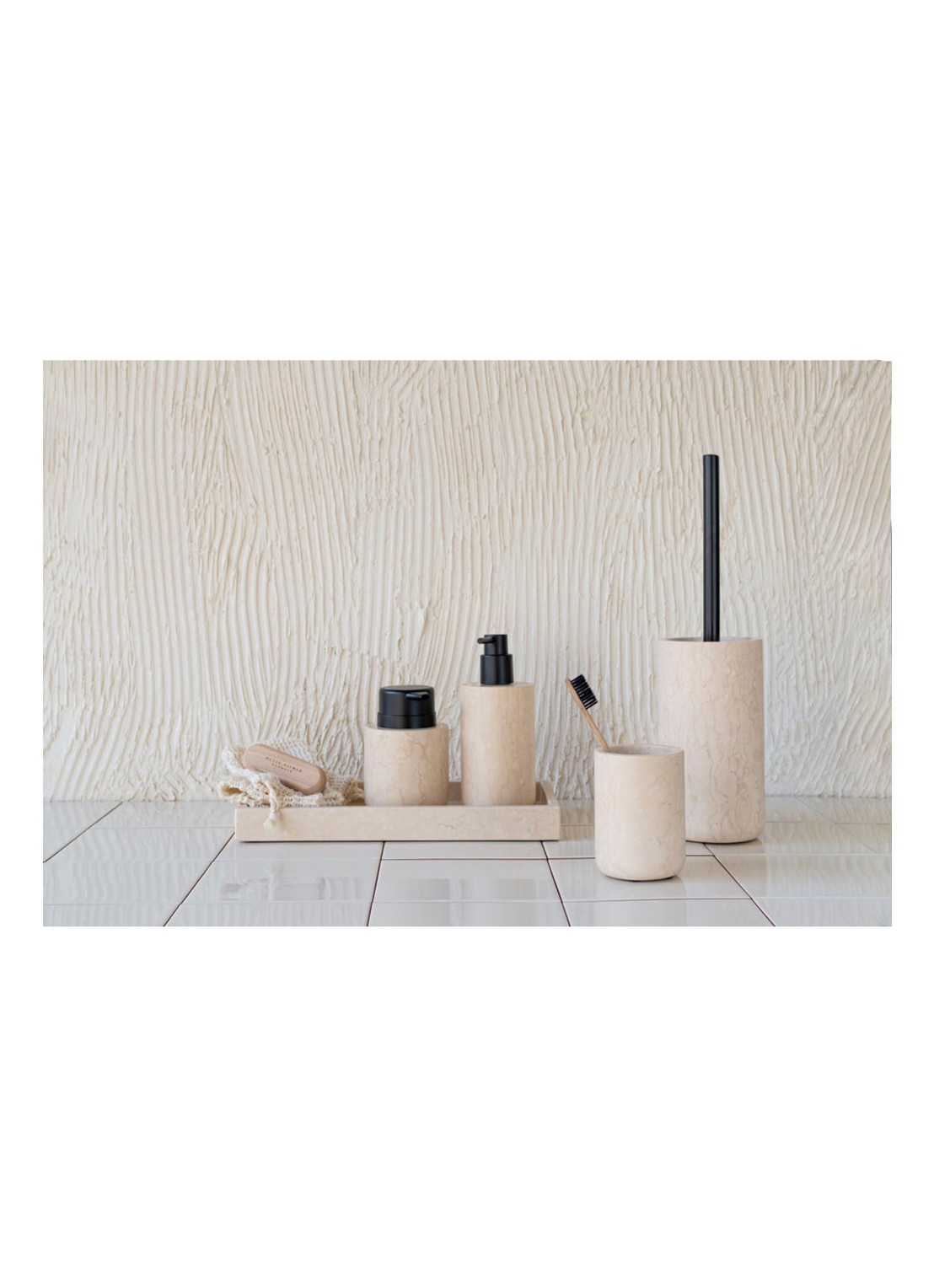 Mette Ditmer Zeepdispenser tall van marmer - detail 4 zand