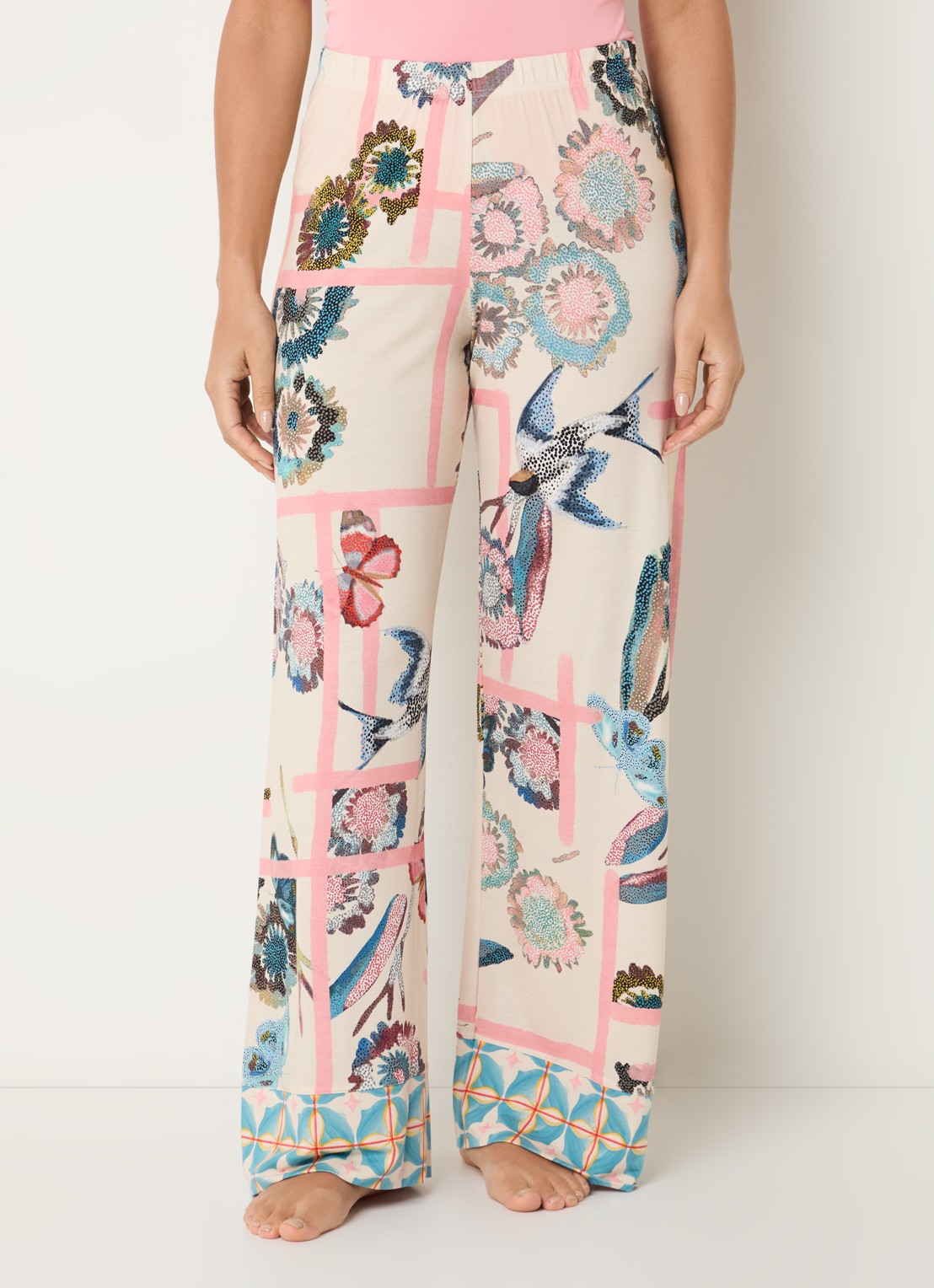 Mey Pyjamabroek met bloemenprint - detail beige