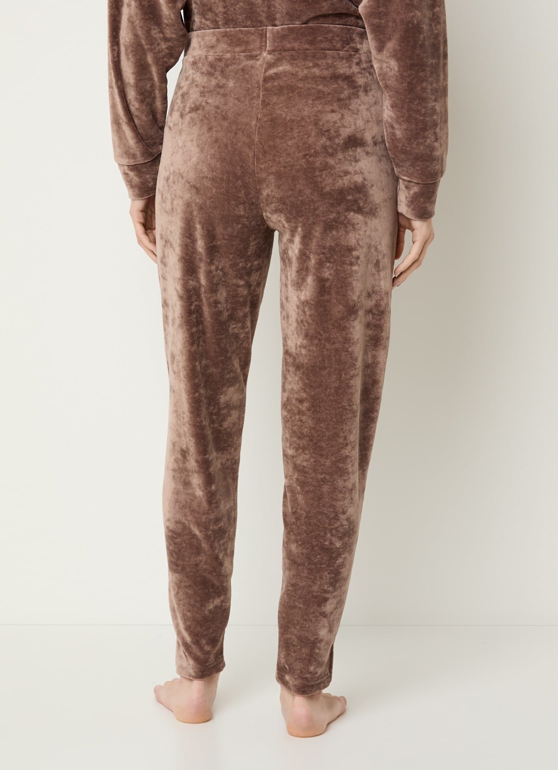 Mey Pyjamabroek van fluweel met steekzakken - achterkant 2 lichtbruin