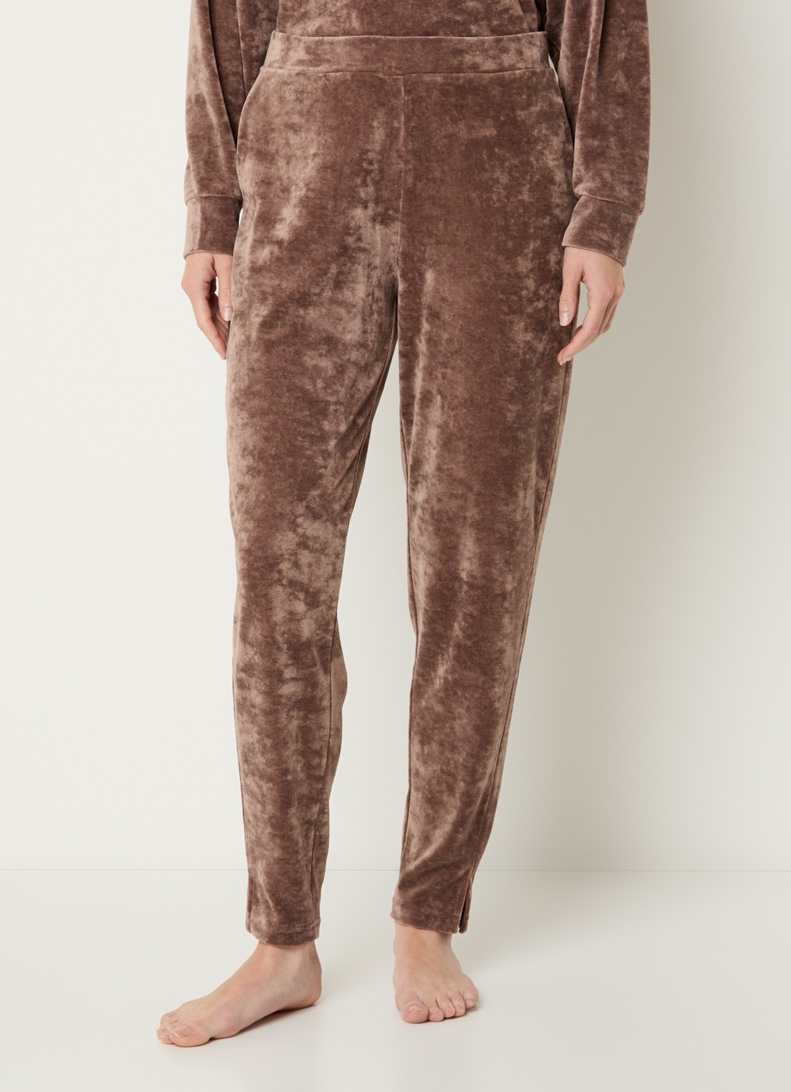 Mey Pyjamabroek van fluweel met steekzakken - detail lichtbruin