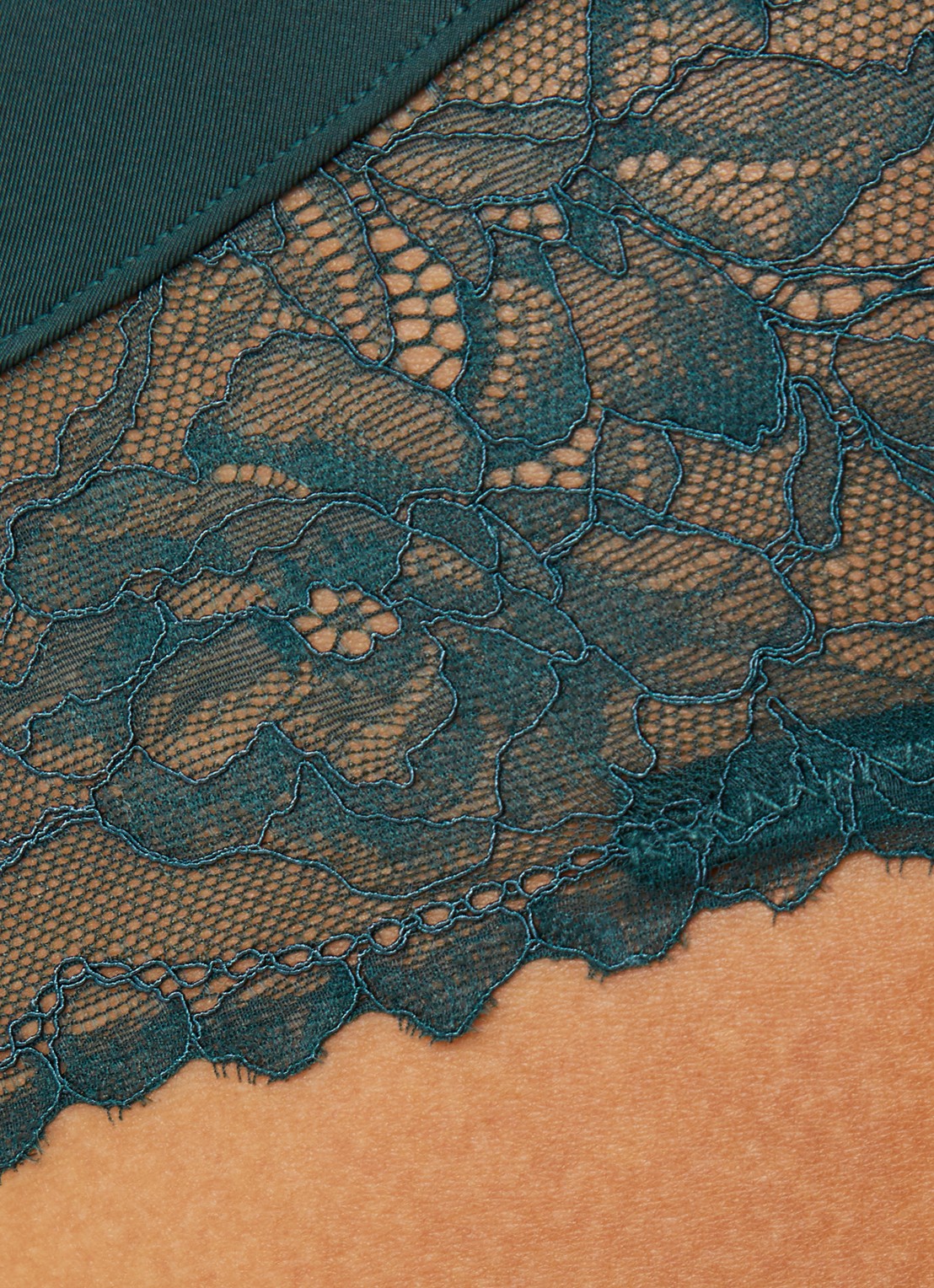 Mey Slip met kant - detail 2 donkergroen