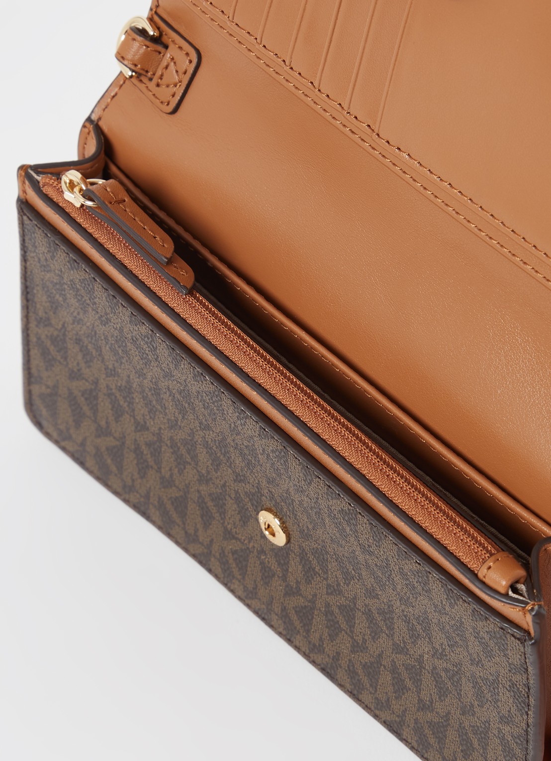Michael Kors Heather Small crossbody portemonnee van leer - detail bruin