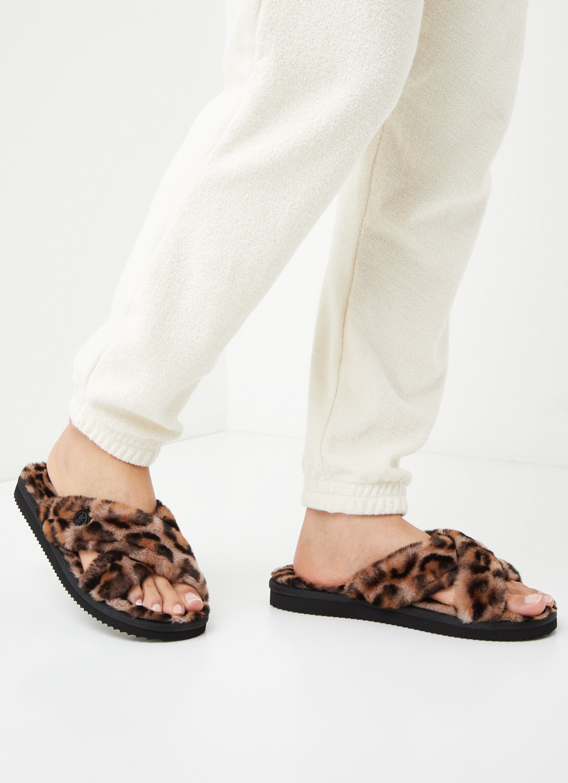 Michael Kors Lala pantoffel met panterprint - voorkant 2 bruin