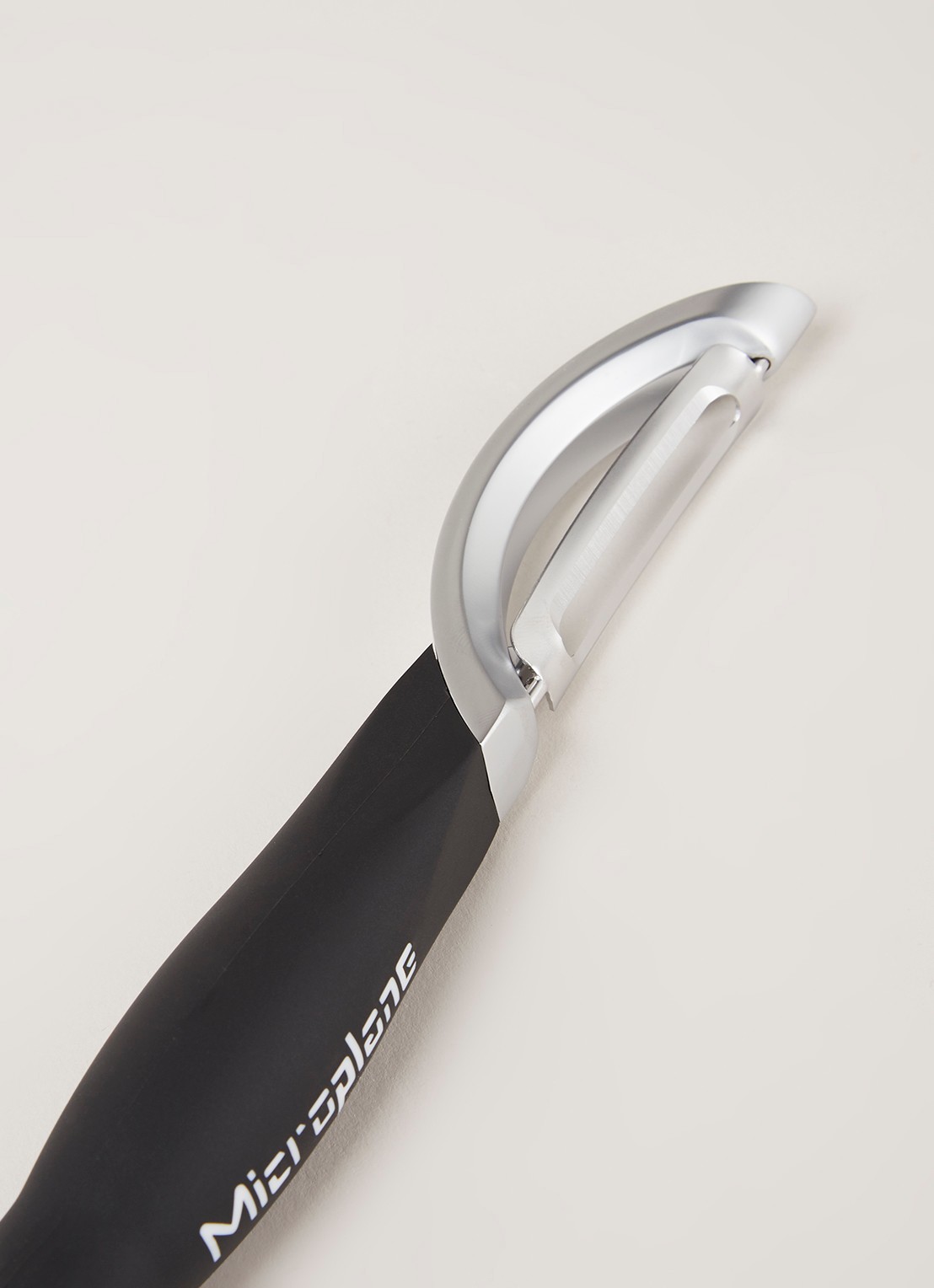 Microplane Professional Peeler dunschiller 18 cm - detail zwart