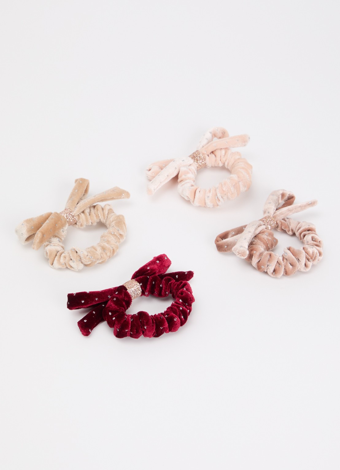 Mimi & Lula Velvet Bow scrunchies in set van 4 - detail lichtroze