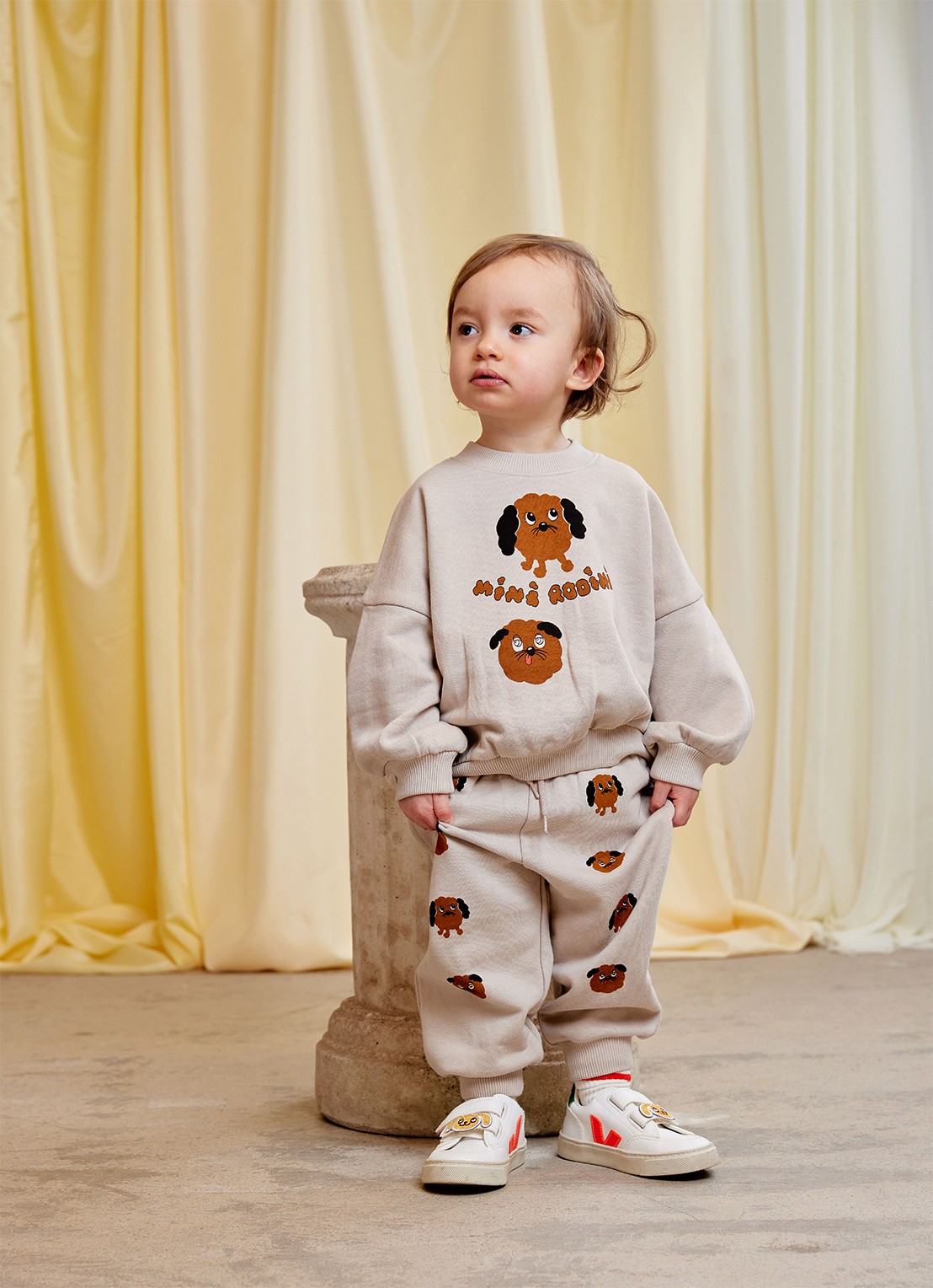 Mini Rodini Doggies tapered fit joggingbroek met print - voorkant 3 beige