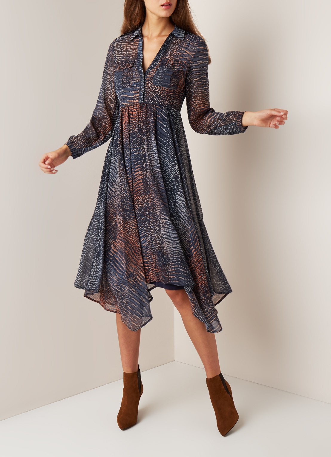 Mint Velvet Marlee midi-jurk van chiffon met slangendessin  - detail 3 donkerblauw