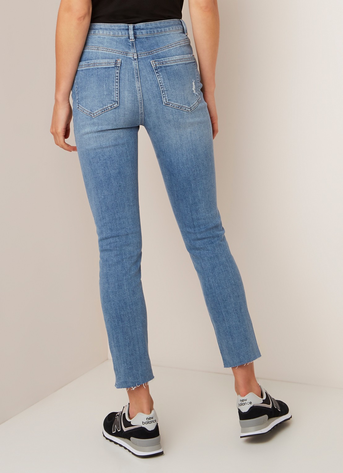 Mint Velvet Mint Velvet Mid waist straight fit jeans met gerafelde zoom - achterkant 3 indigo
