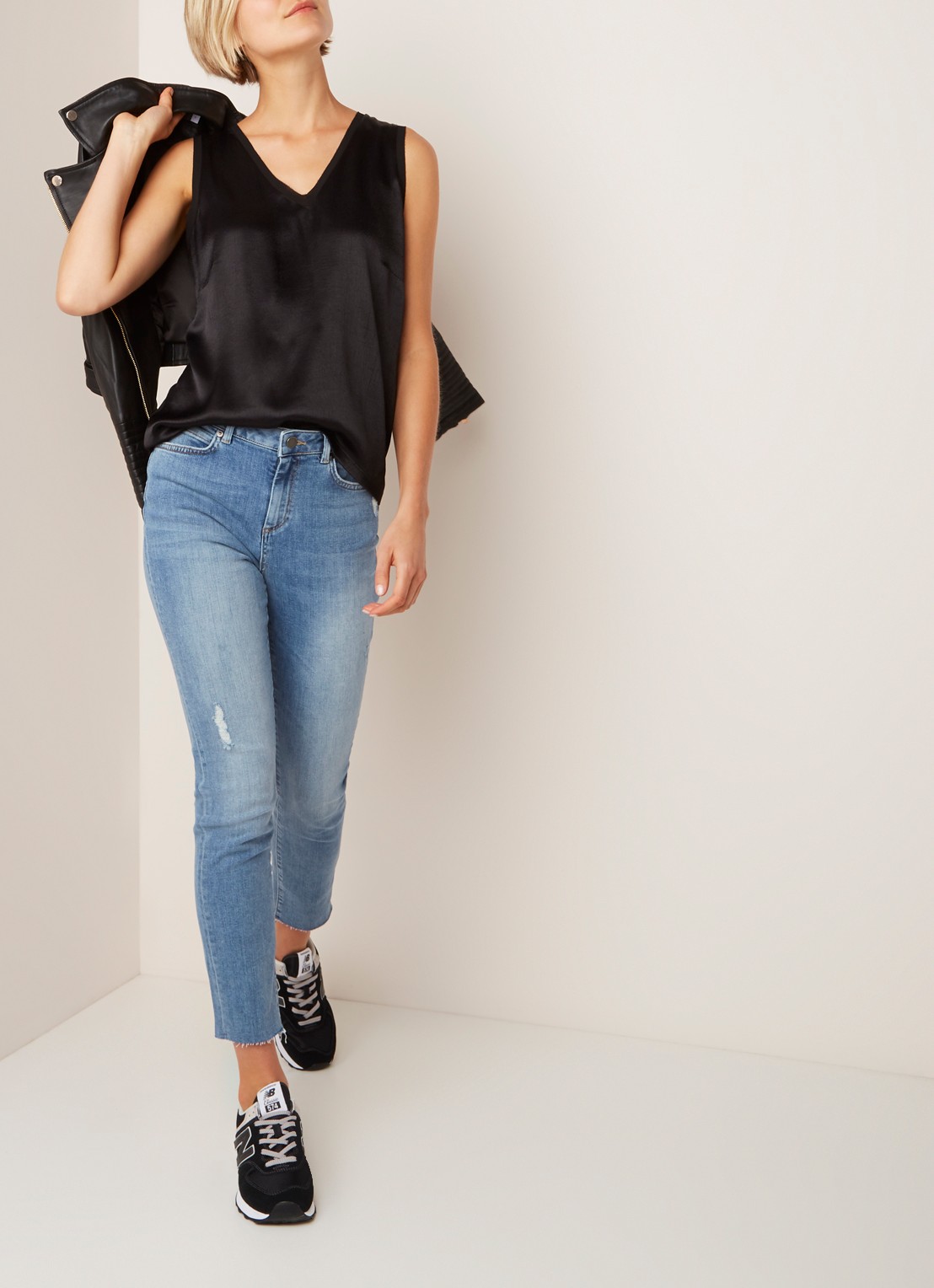 Mint Velvet Mint Velvet Mid waist straight fit jeans met gerafelde zoom - voorkant 2 indigo