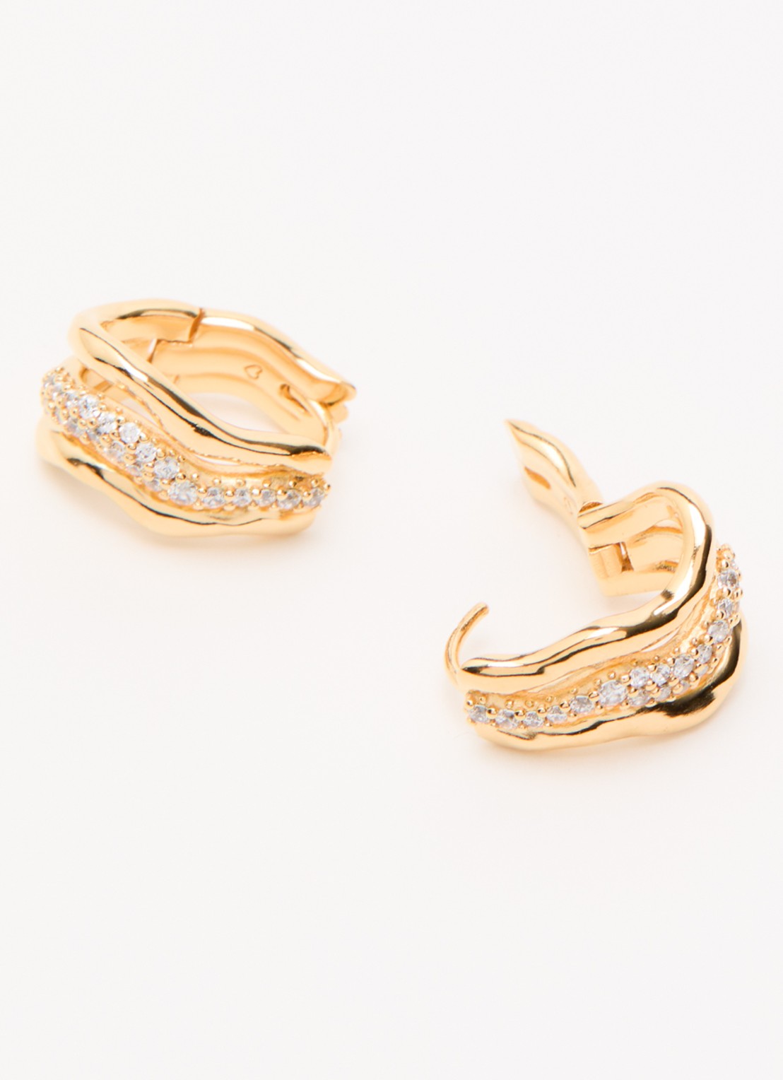 Missoma Molten Snow Triple Small oorringen verguld - detail goud