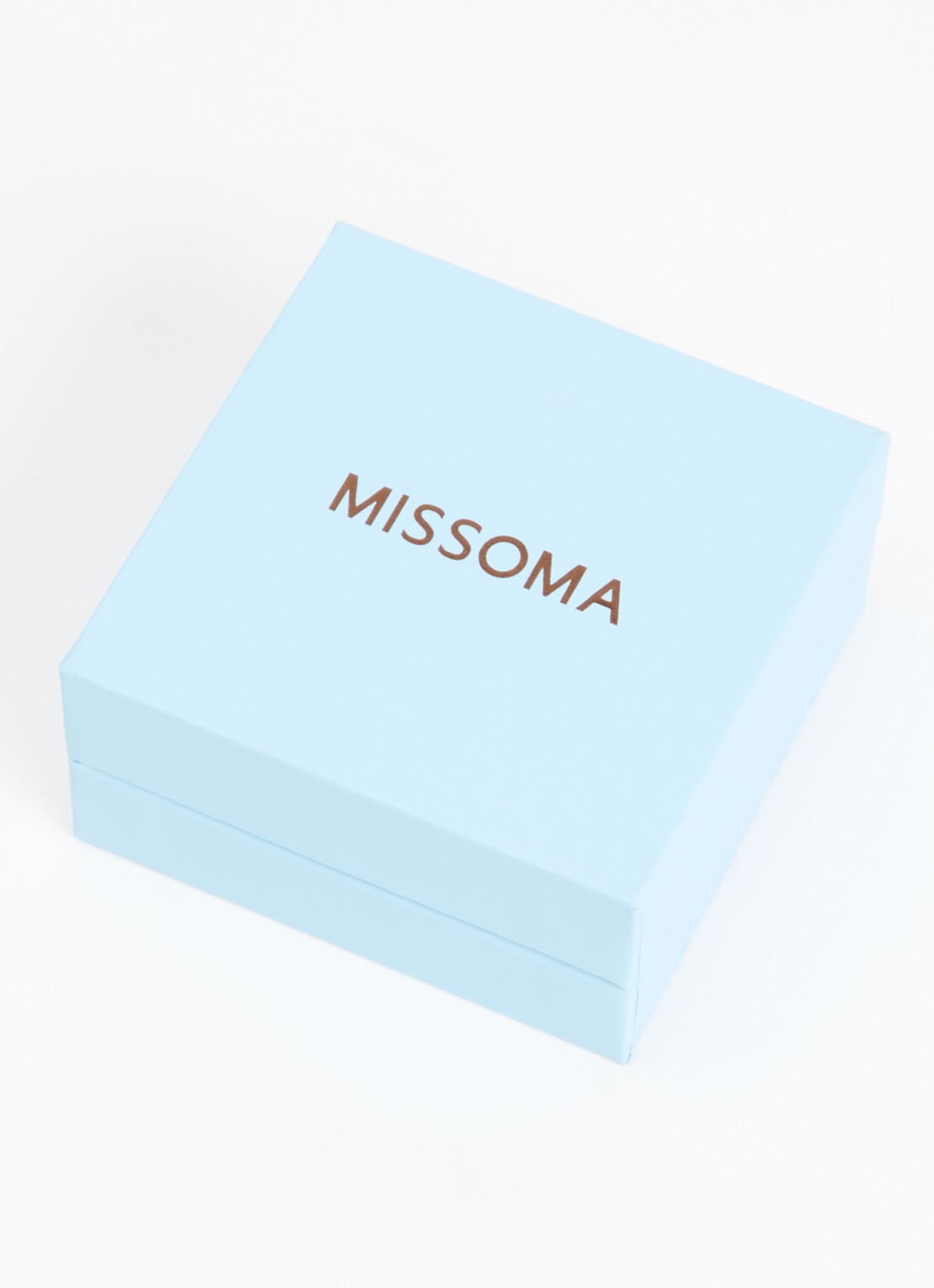 Missoma Square Pearl Stud oorstekers - detail 4 goud