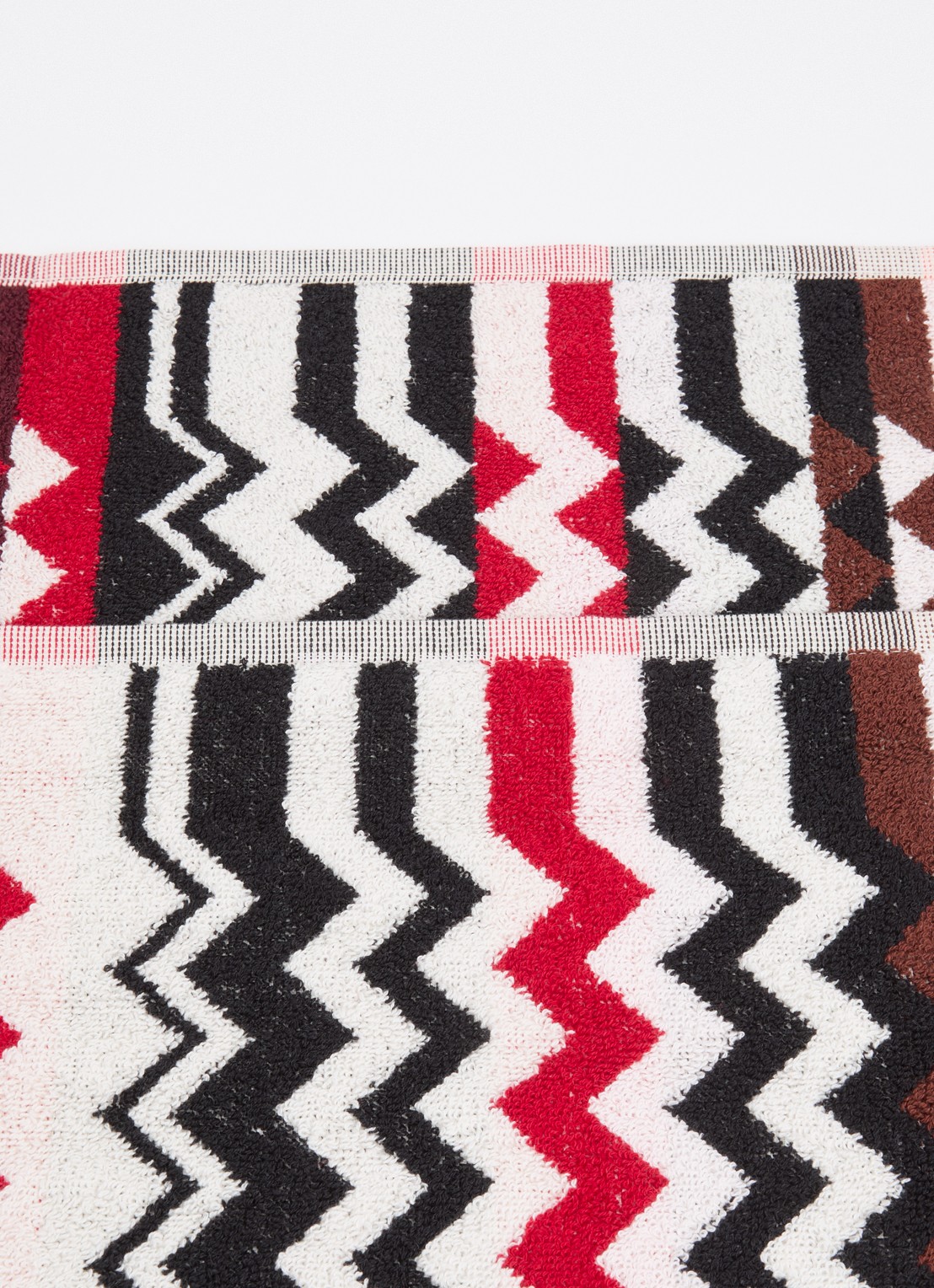Missoni Best badhanddoek 70 x 115 cm - detail rood