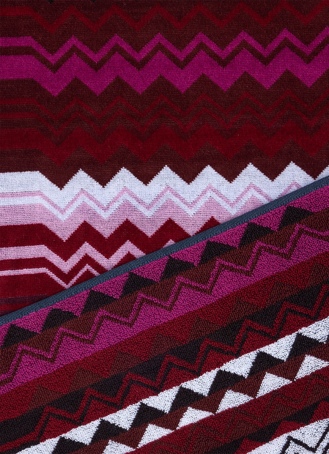 Missoni Giacomo gastendoek - 40 x 70 cm - achterkant 4 bordeauxrood
