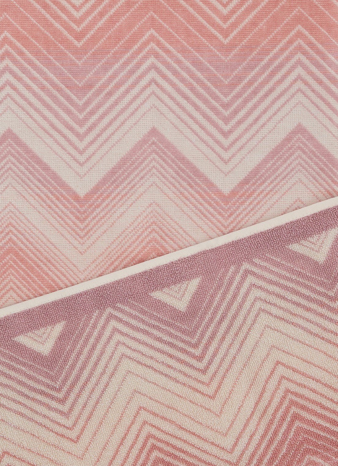 Missoni Marea badhanddoek - 100 x 60 cm - achterkant 2 lichtroze