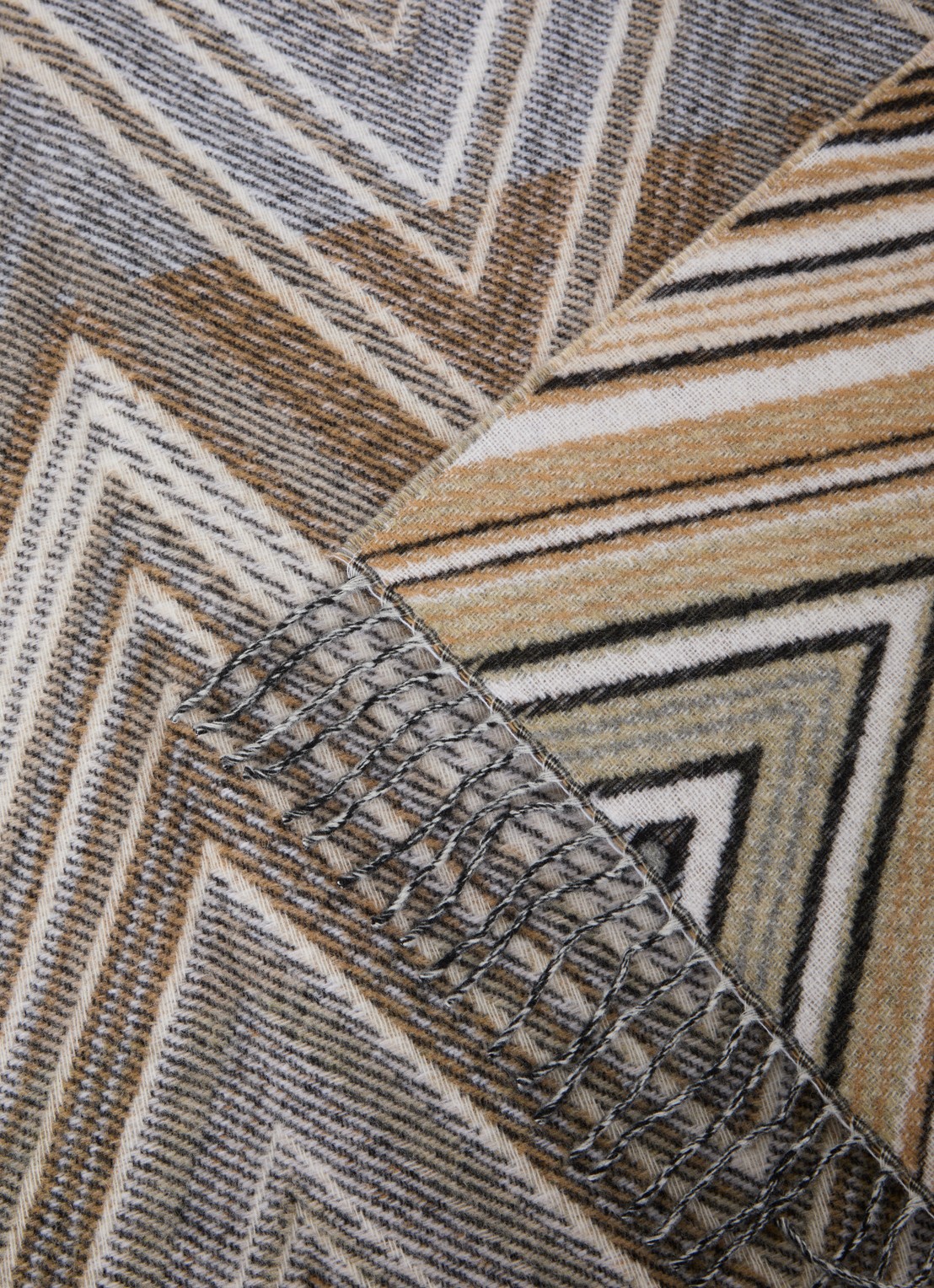 Missoni Plume plaid in wolblend 130 x 190 cm - detail taupe
