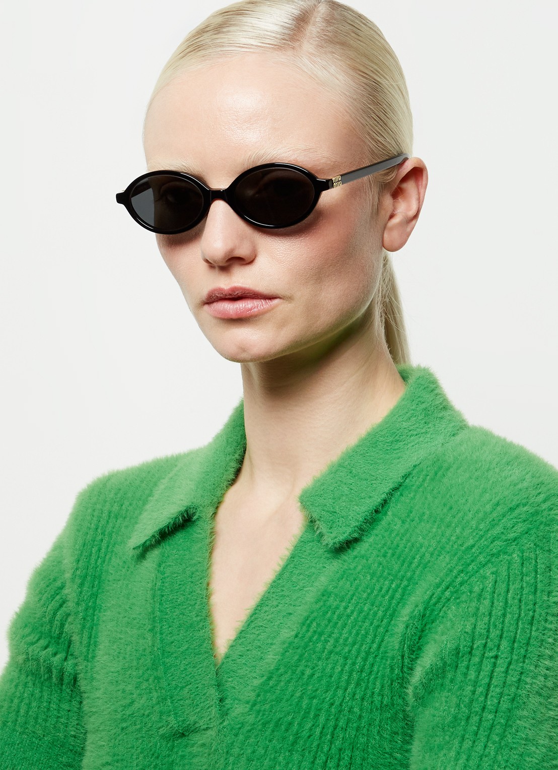 Miu Miu Retro zonnebril MU 04ZS - voorkant 2 zwart