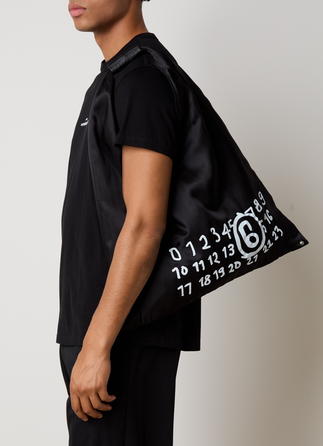 MM6 Schoudertas met logo - voorkant 6 diepzwart