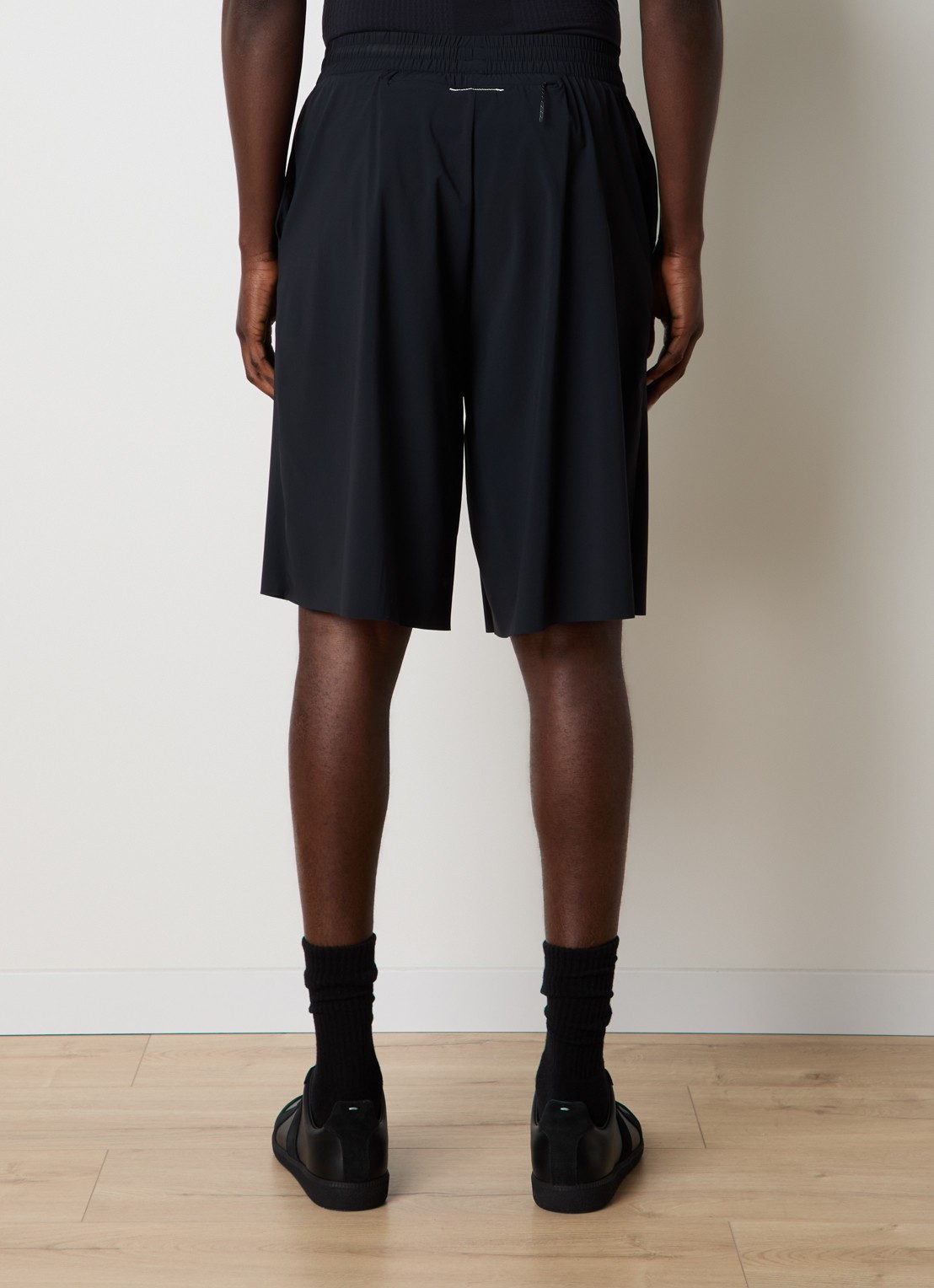 MM6 Straight fit korte broek met steekzakken en logo - achterkant 3 zwart