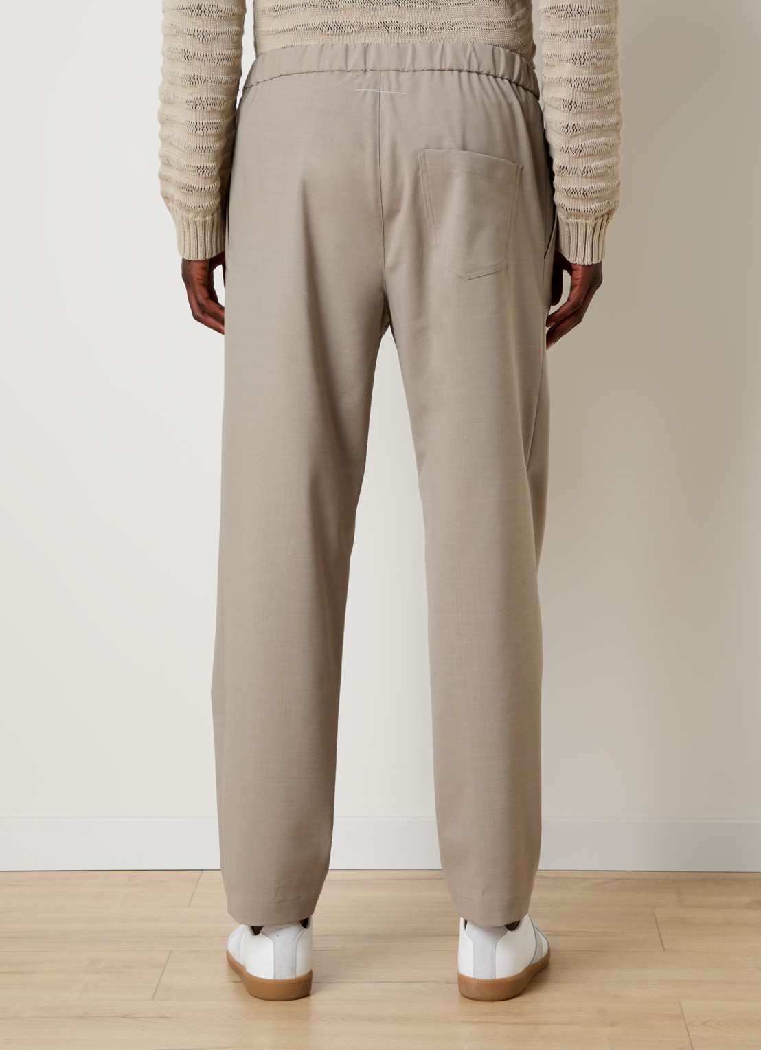 MM6 Straight fit pantalon met persplooi en steekzakken - achterkant 3 zand