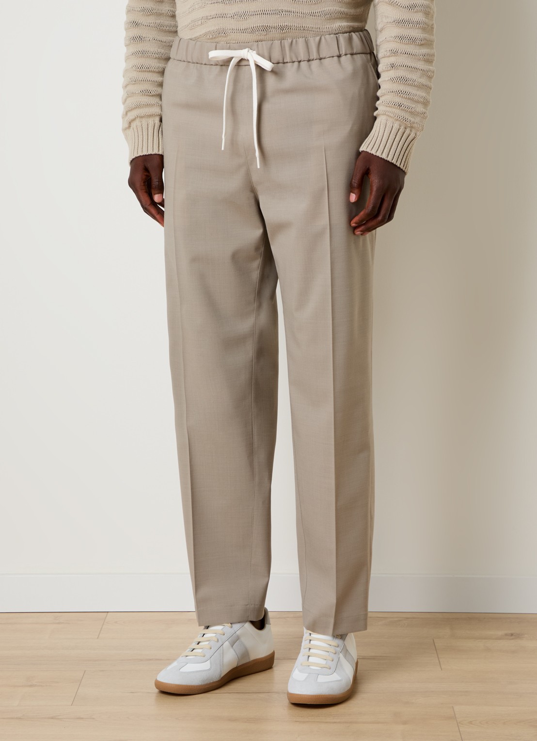 MM6 Straight fit pantalon met persplooi en steekzakken - detail 4 zand