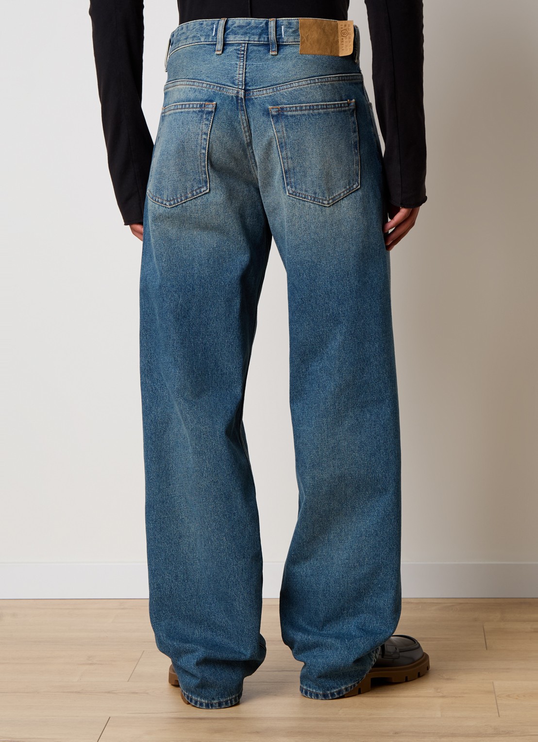 MM6 Wide fit jeans met medium wassing - achterkant 6 indigo