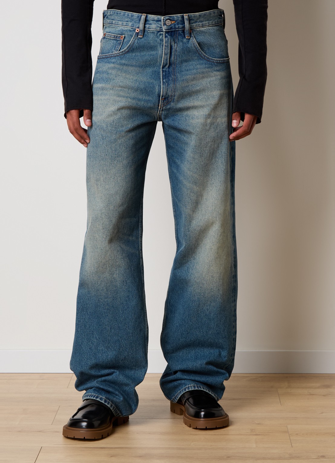 MM6 Wide fit jeans met medium wassing - detail 3 indigo