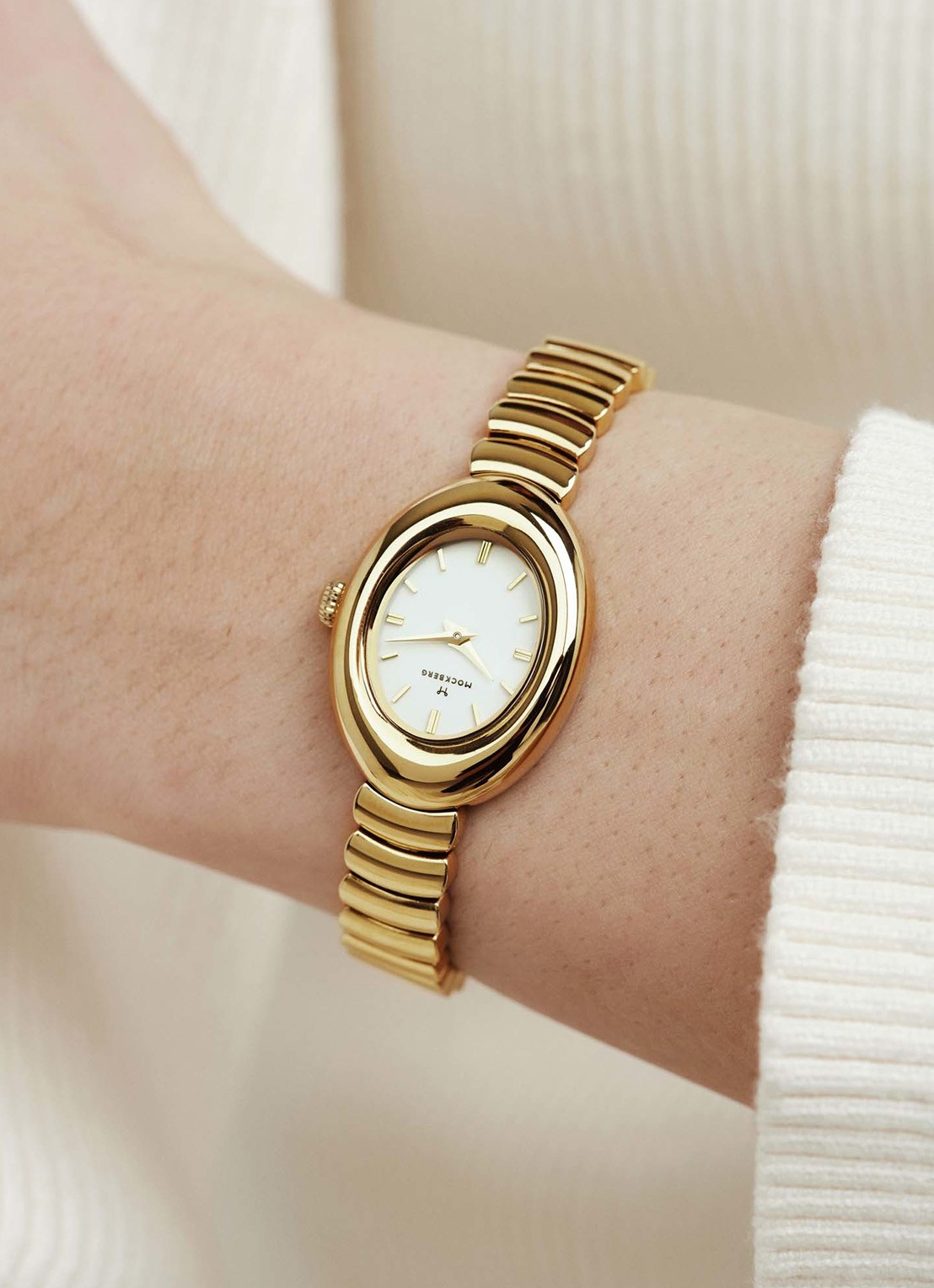 Mockberg Belle Oval horloge MB1418 - achterkant goud