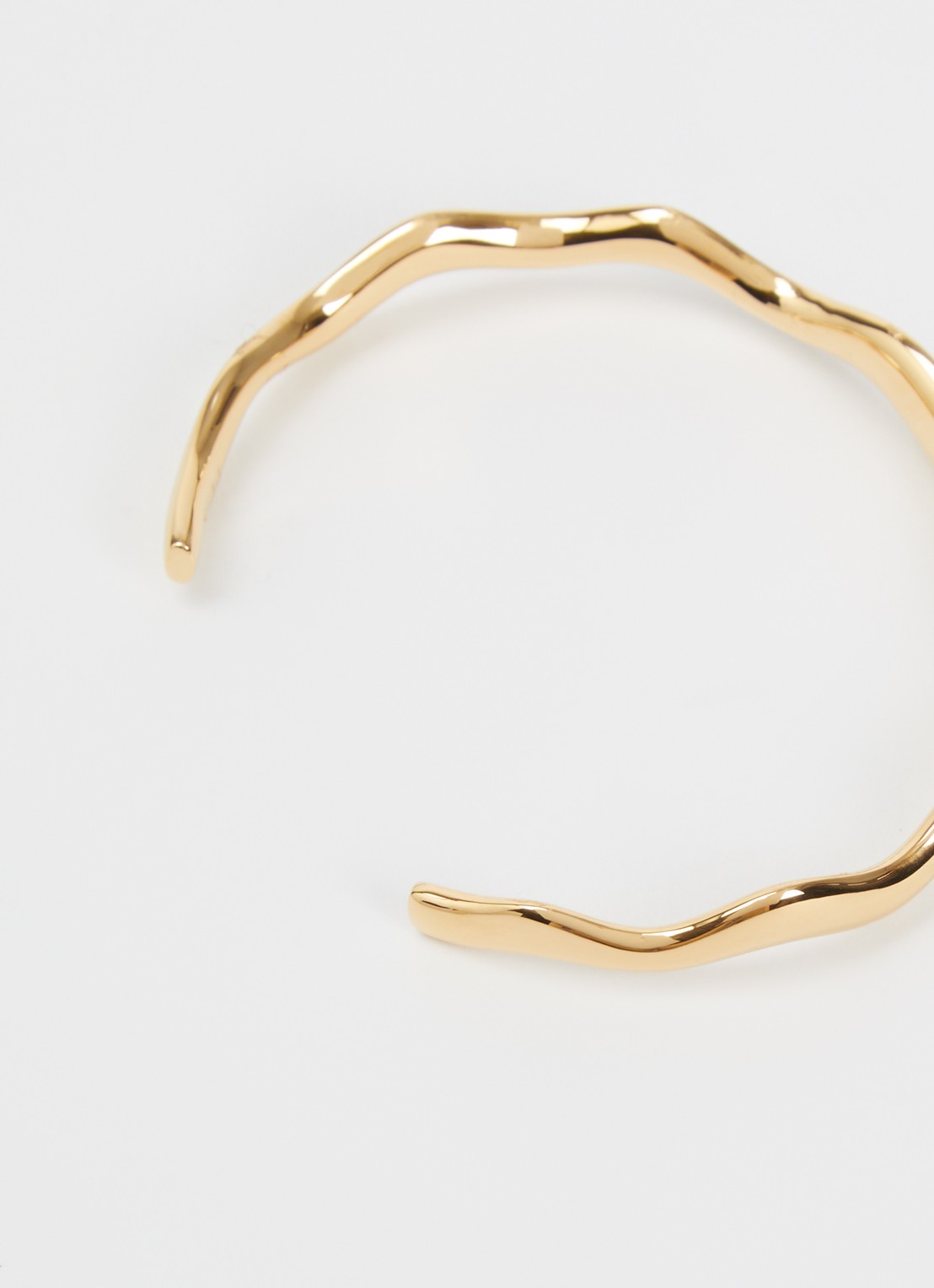Mockberg Wavy bangle verguld - detail 3 goud