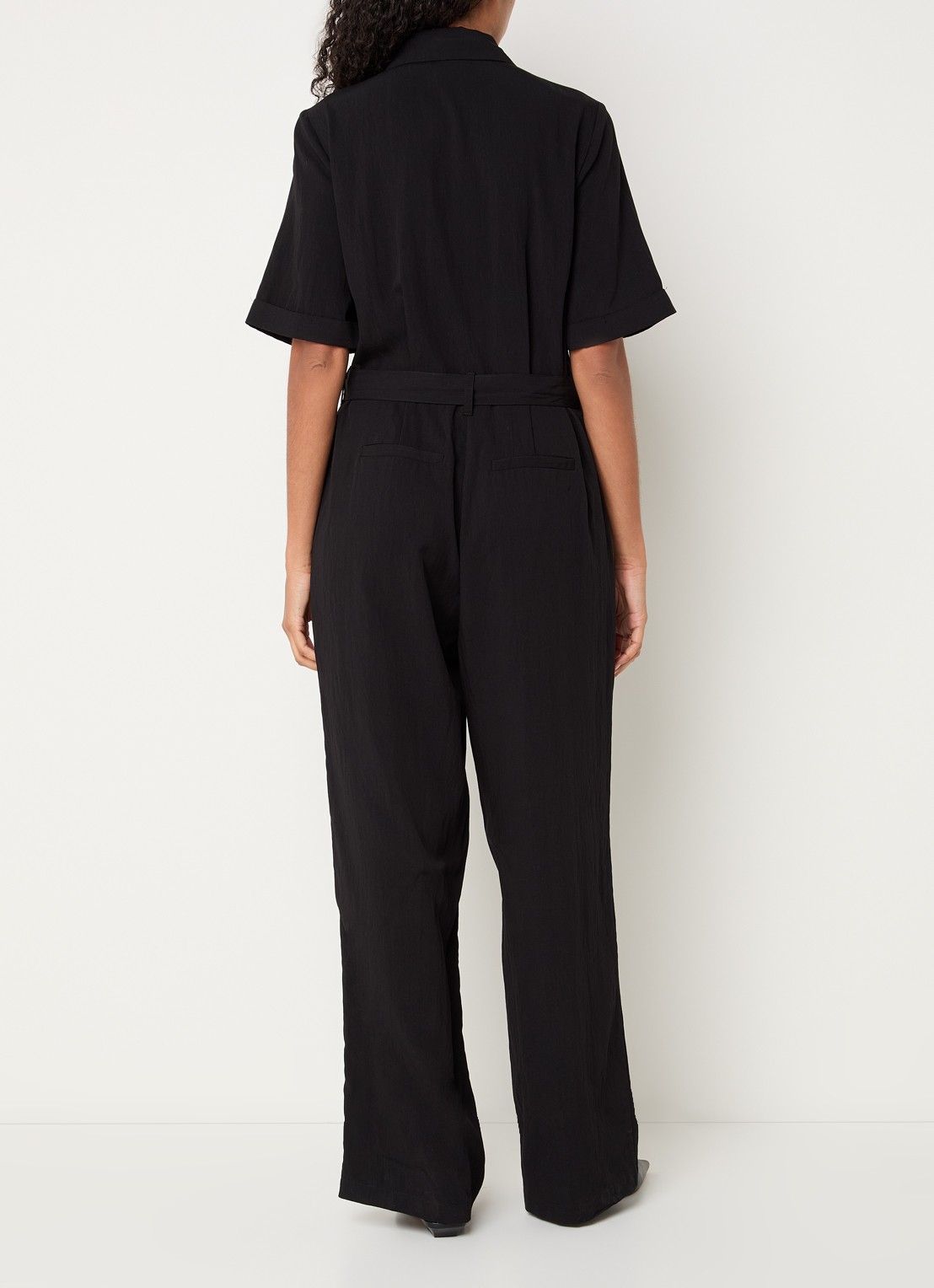 Modström Agnete wide fit jumpsuit met strikceintuur - achterkant 4 zwart