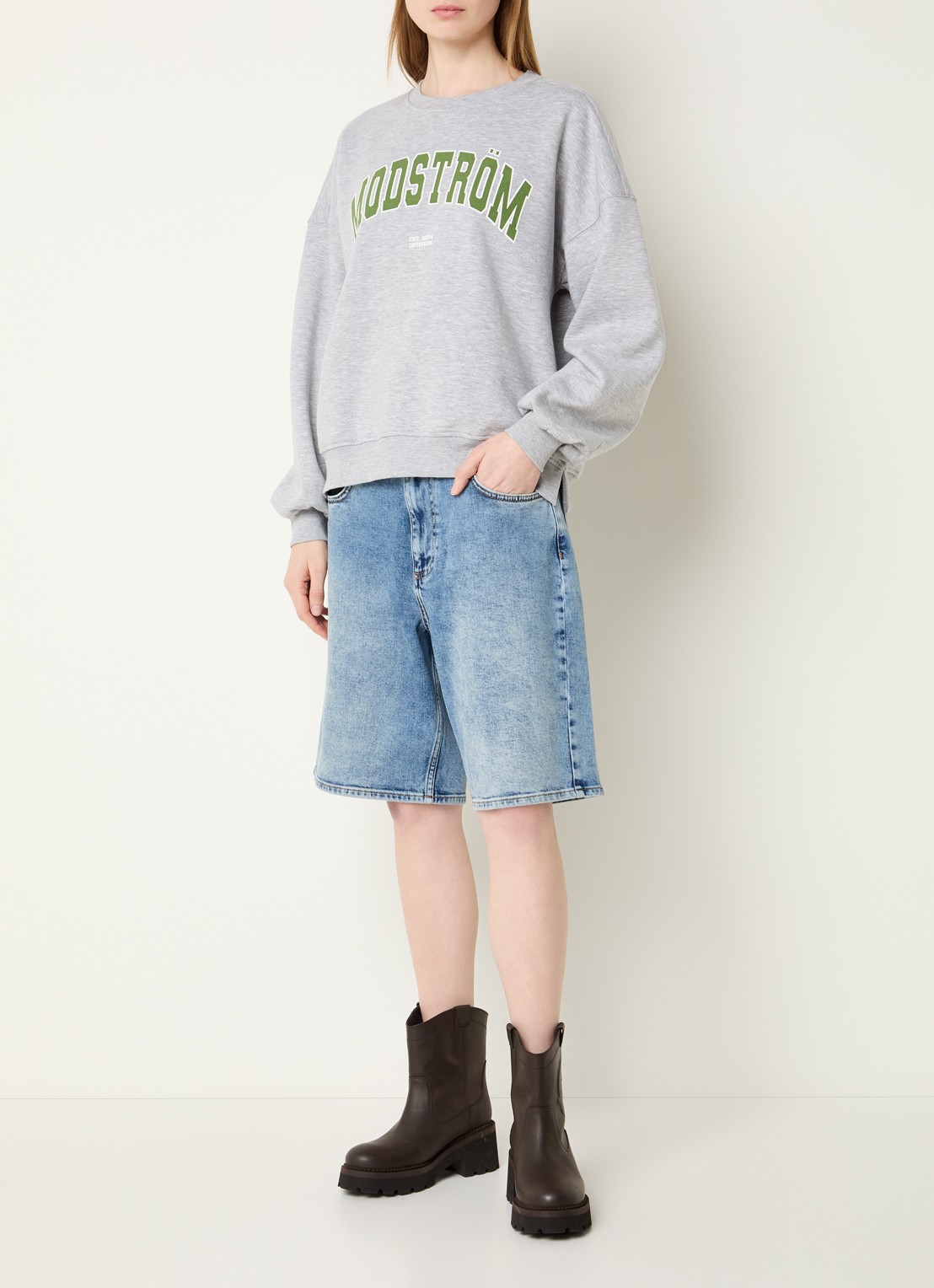 Modström Bakir sweater met logoprint - voorkant 3 grijsmele