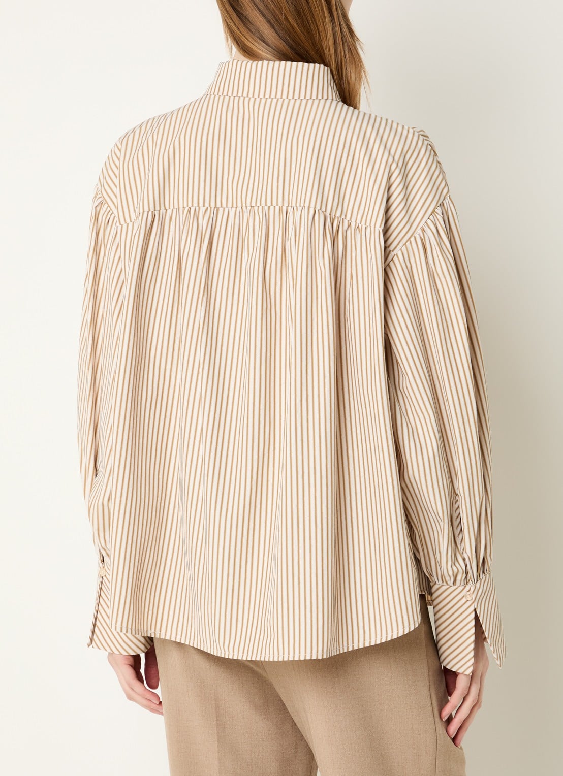Modström Baldvin blouse met trompetmouw en streepprint - achterkant donkerbeige