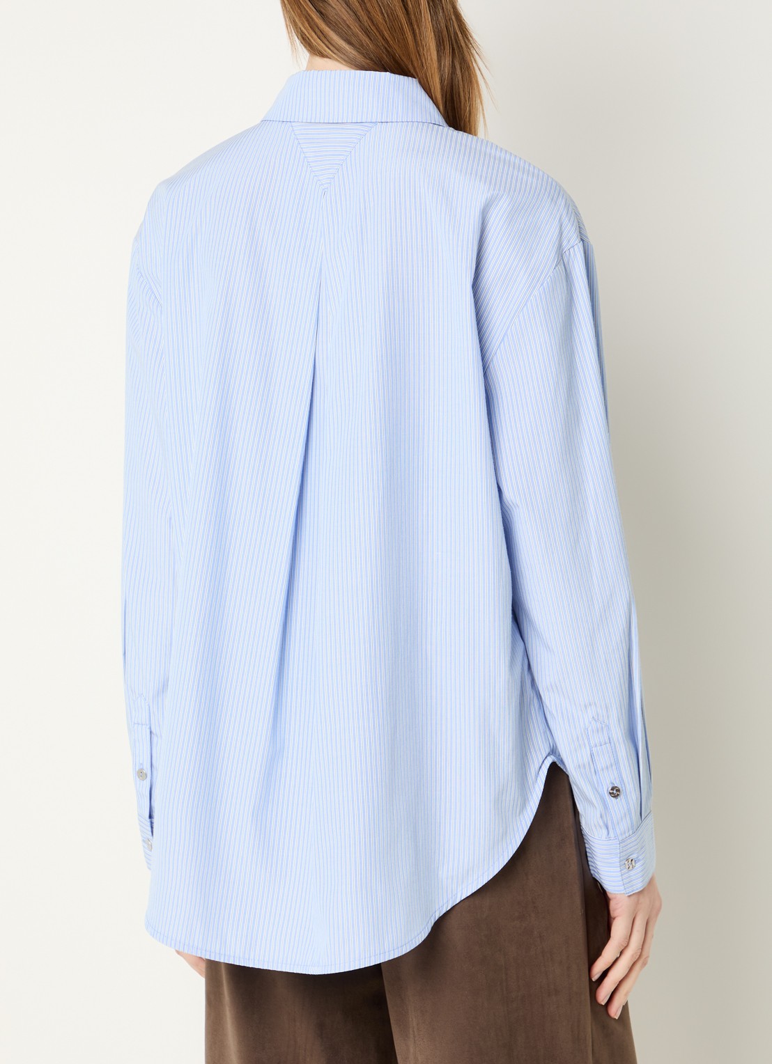 Modström Balou blouse met streepprint en knoopdetail  - achterkant 3 lichtblauw